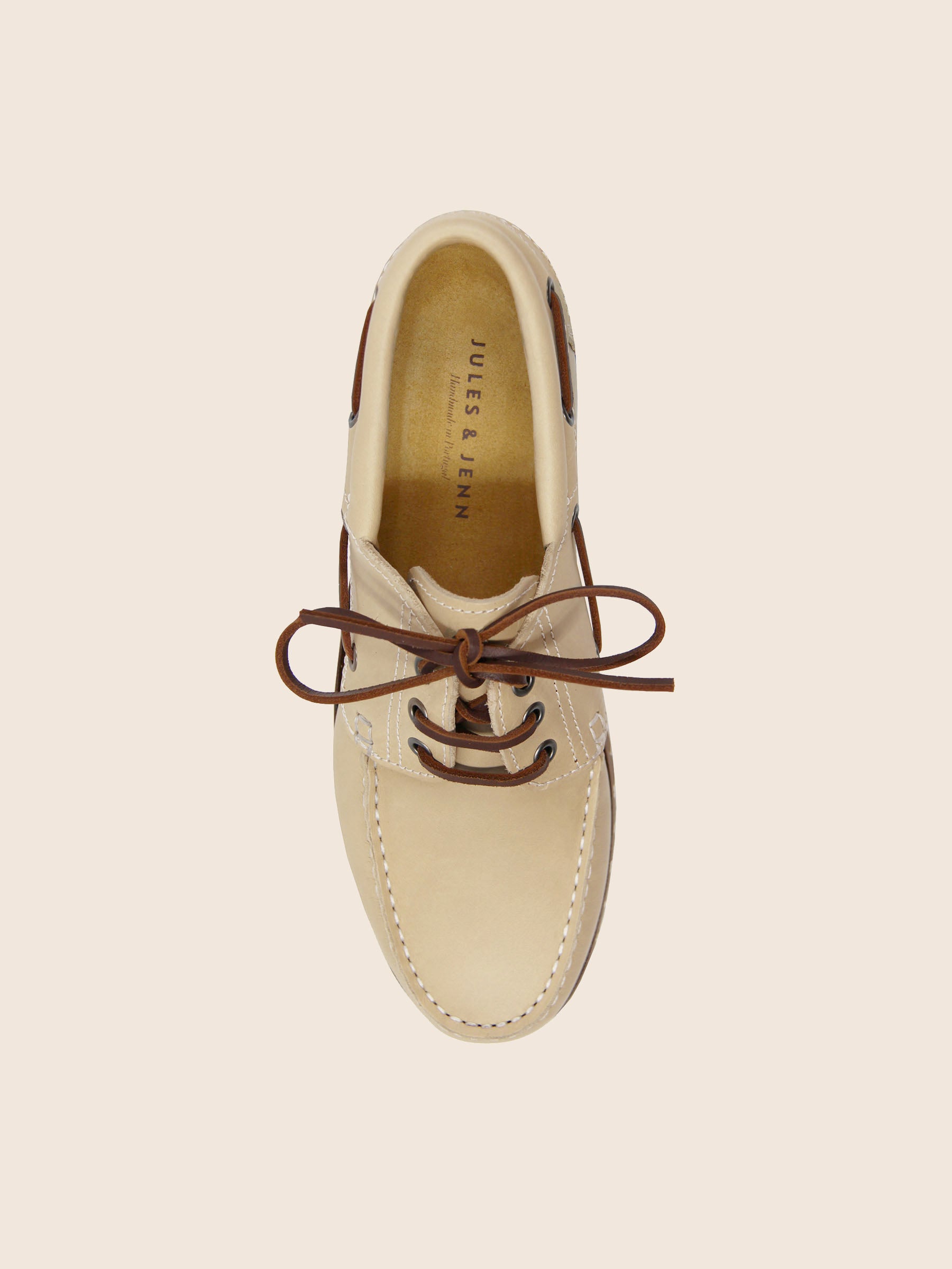 vue dessus chaussure bateau crampons cuir beige jules & jenn