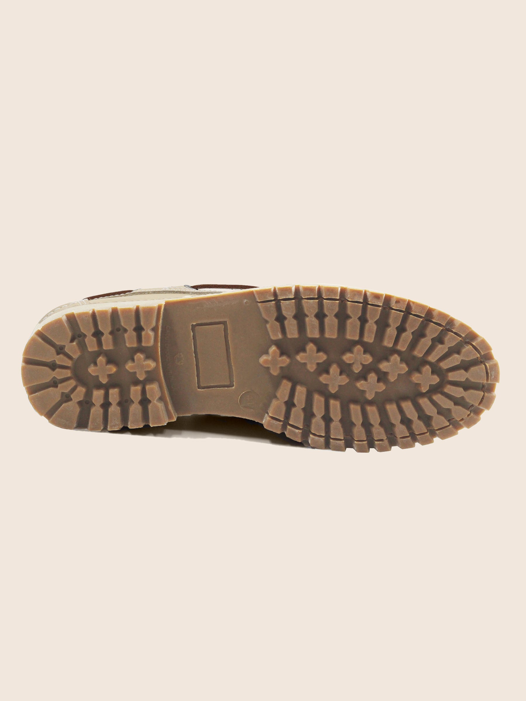 vue dessous chaussure bateau crampons cuir beige jules & jenn