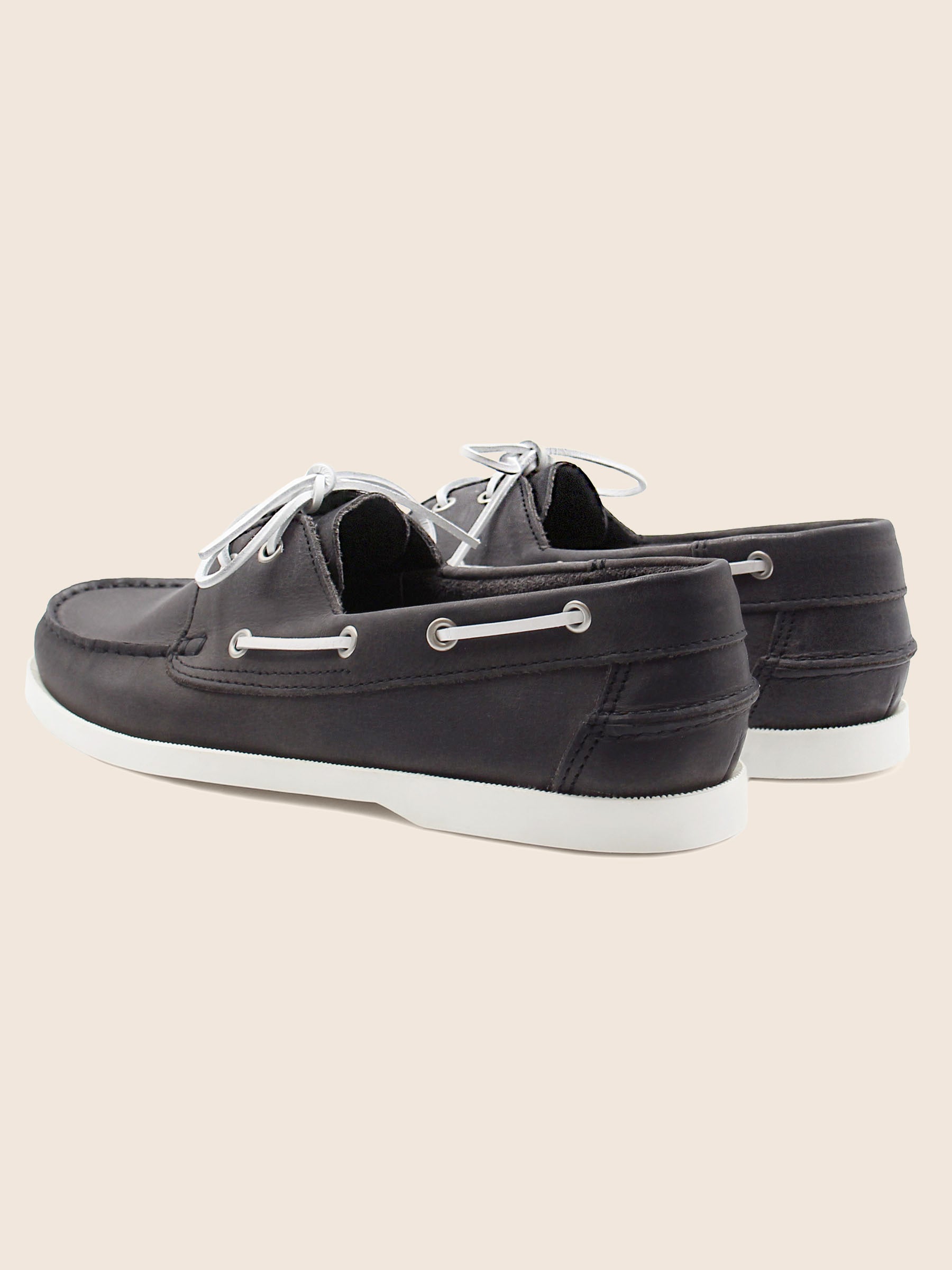 vue arriere chaussures bateau cuir noir jules jenn