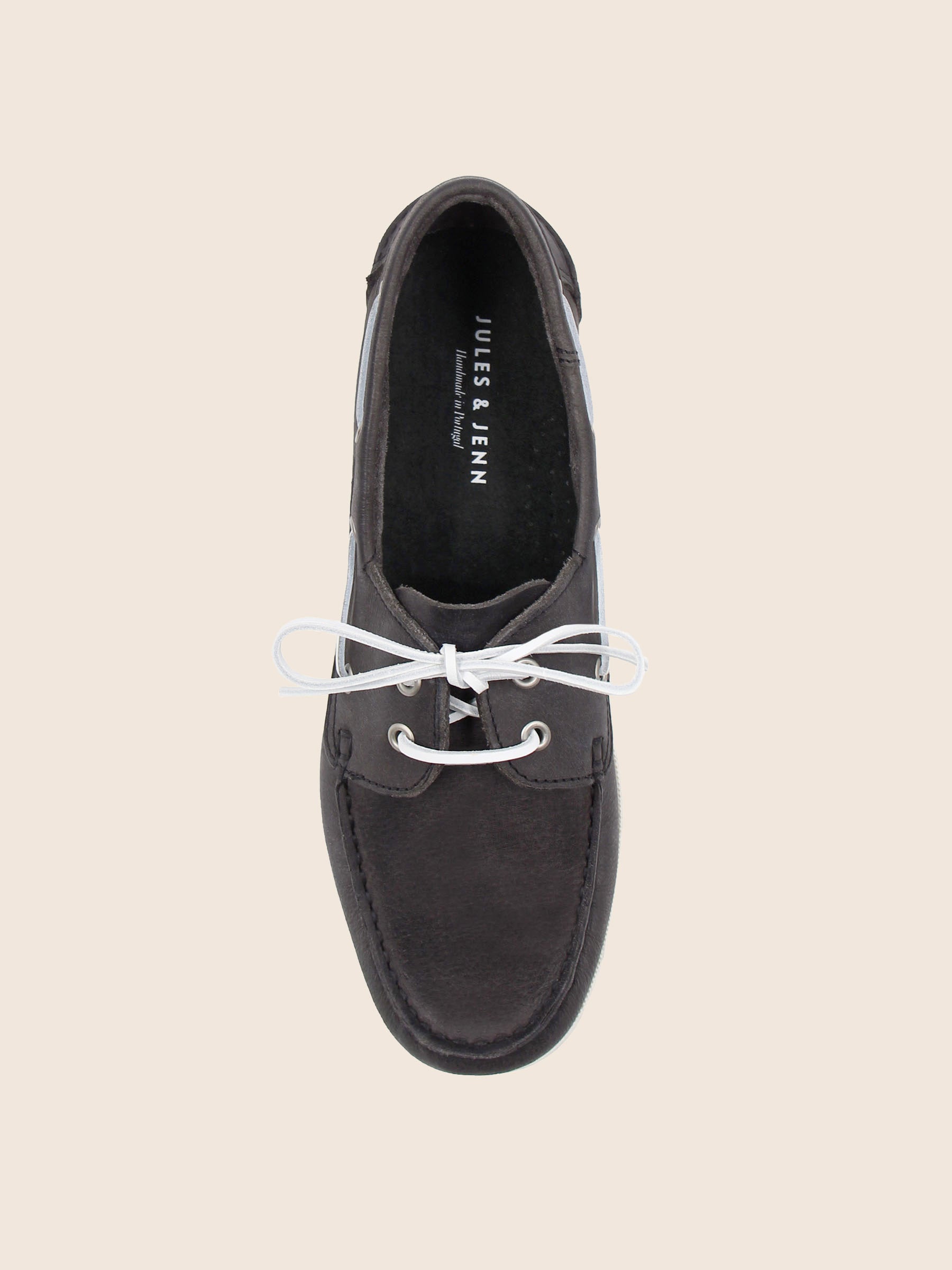 vue dessus chaussures bateau cuir noir jules jenn