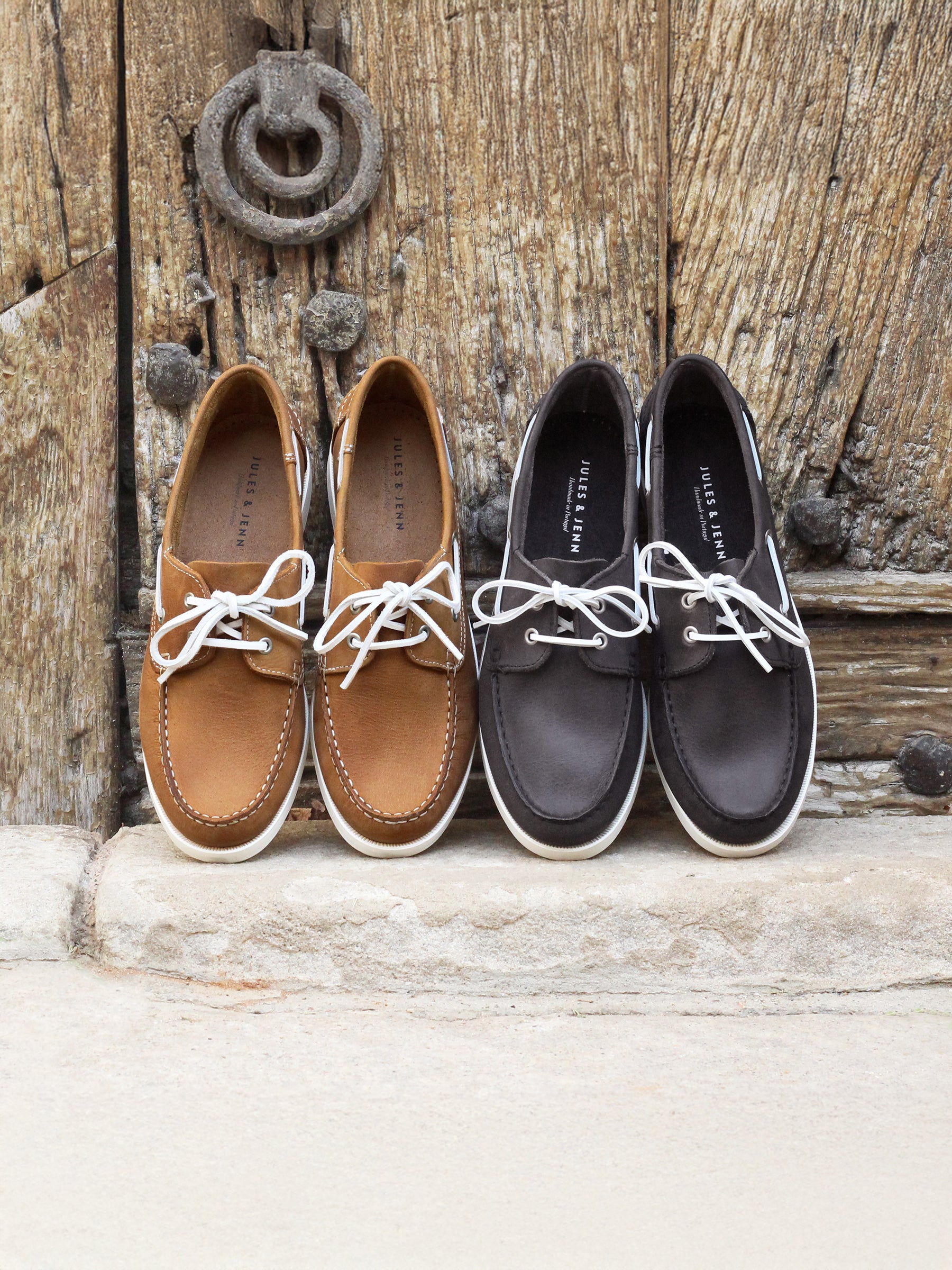 vue posée chaussures bateau cuir noir jules jenn