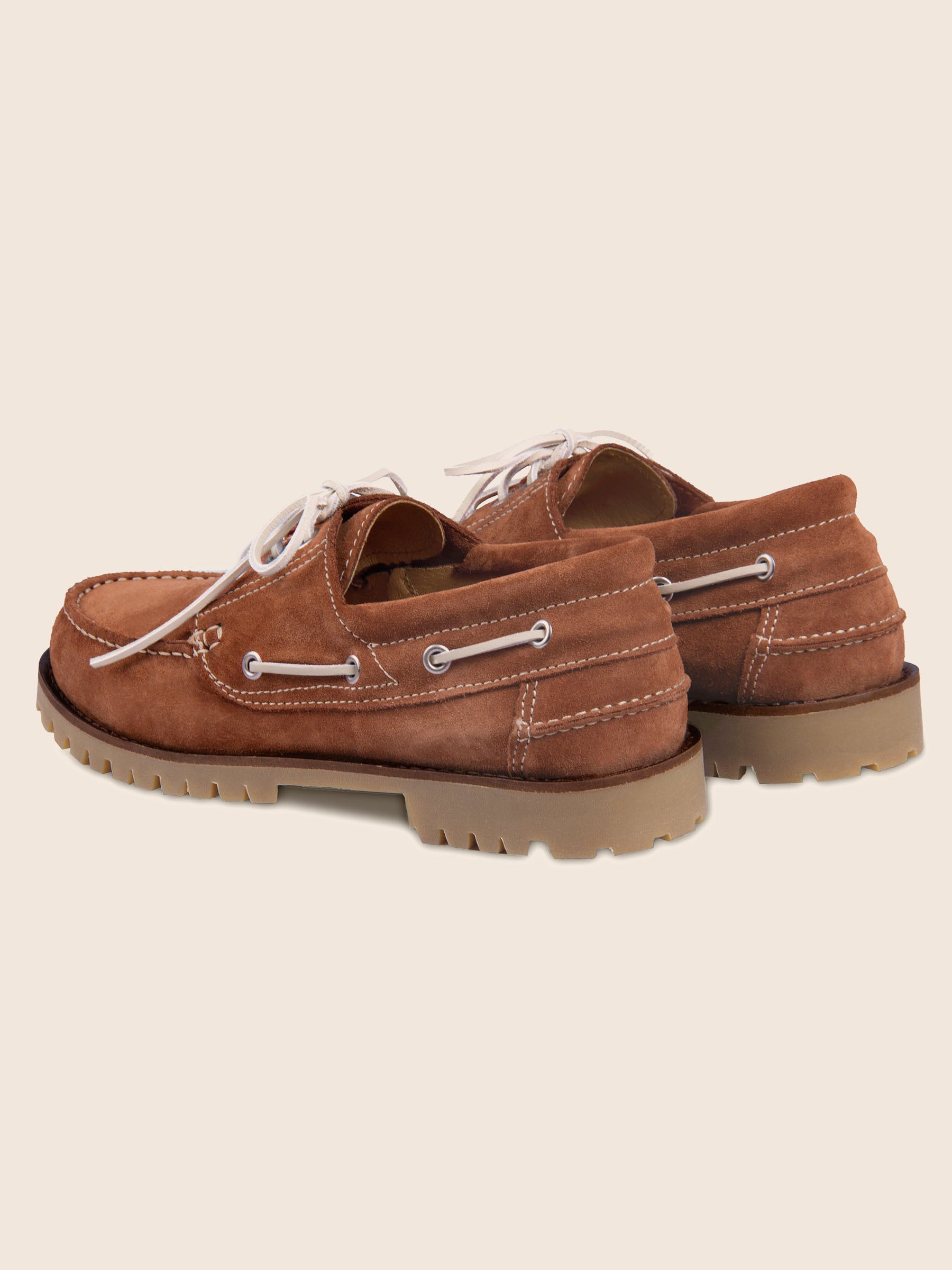 vue arriere chaussures bateau semelles crantees cuir daim camel jules jenn