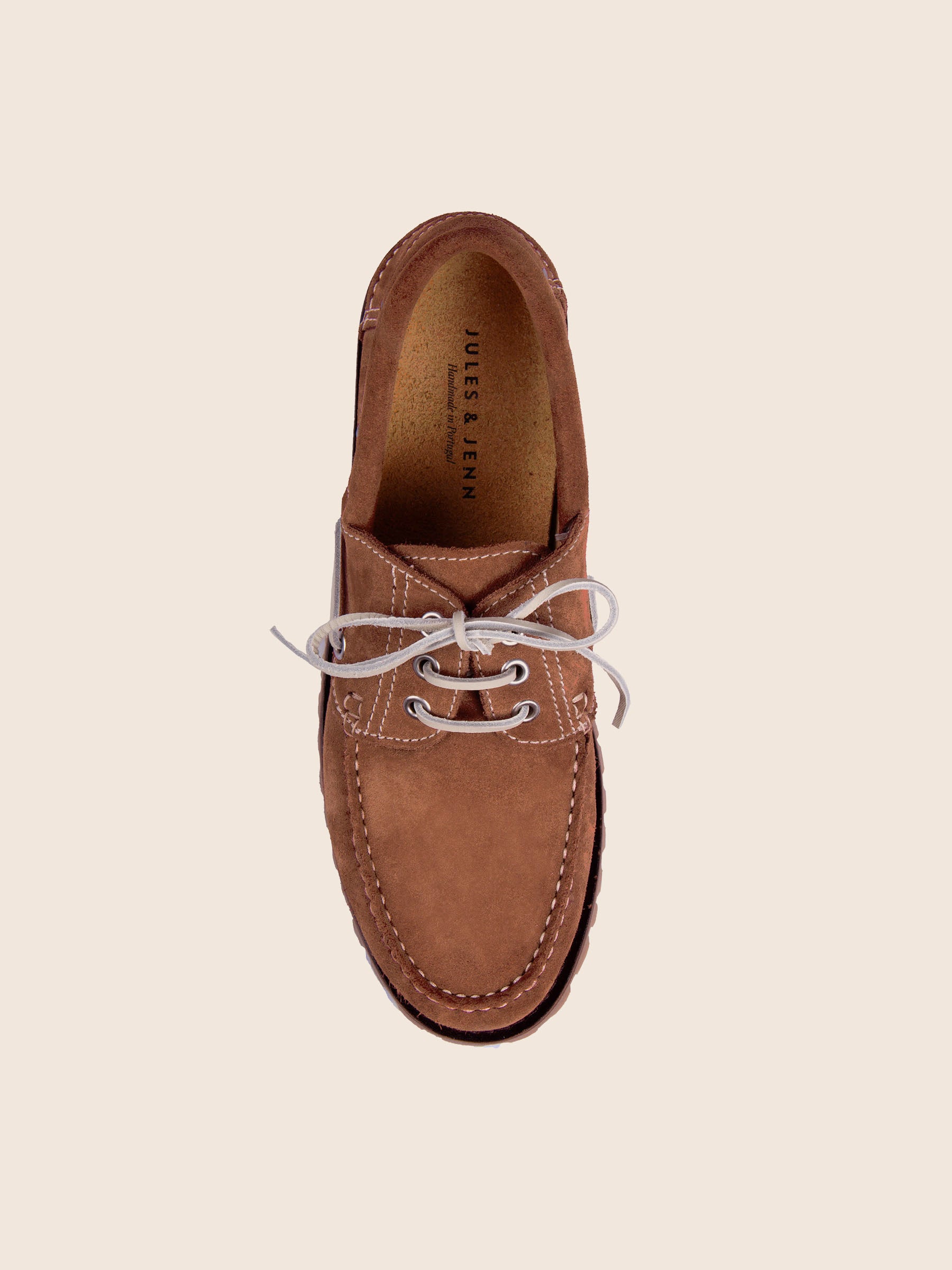 vue dessus chaussures bateau semelles crantees cuir daim camel jules jenn