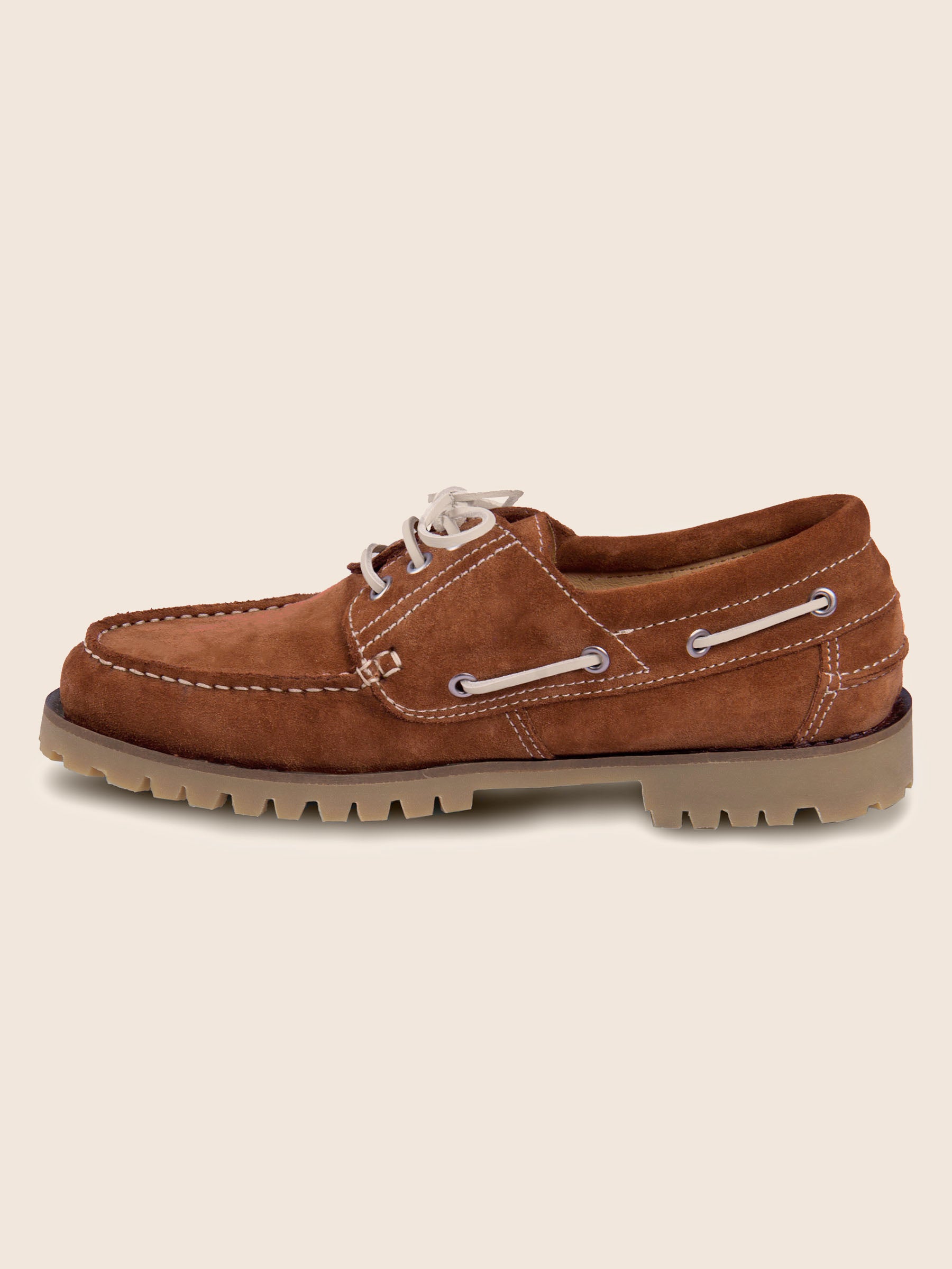 vue interieure chaussures bateau semelles crantees cuir daim camel jules jenn