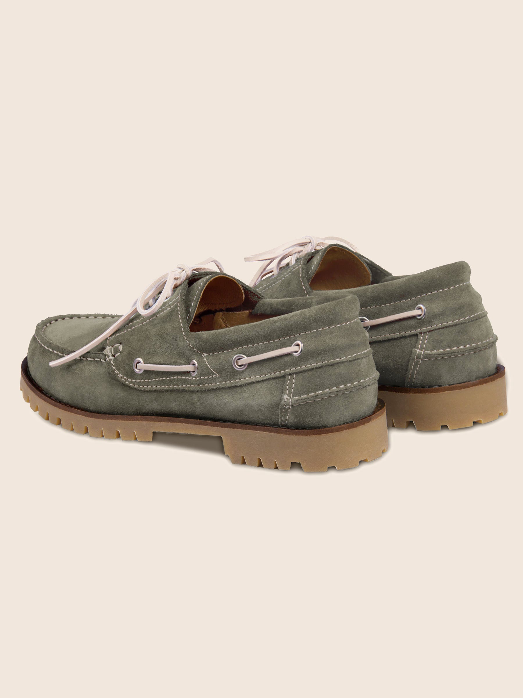 vue arriere chaussures bateau semelles crantees cuir daim kaki jules jenn