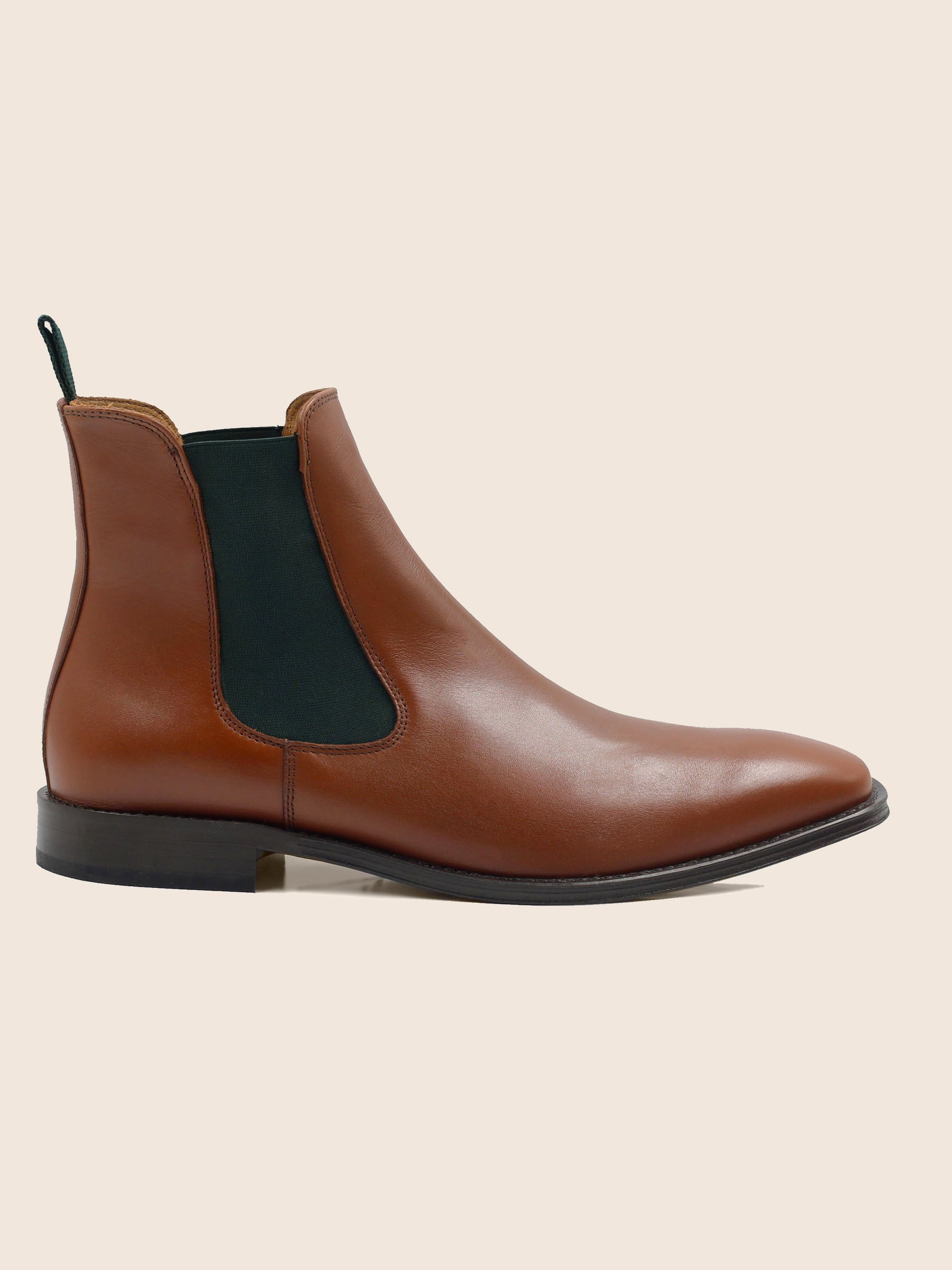 vue posée chelsea boots cuir cognac vert jules jenn