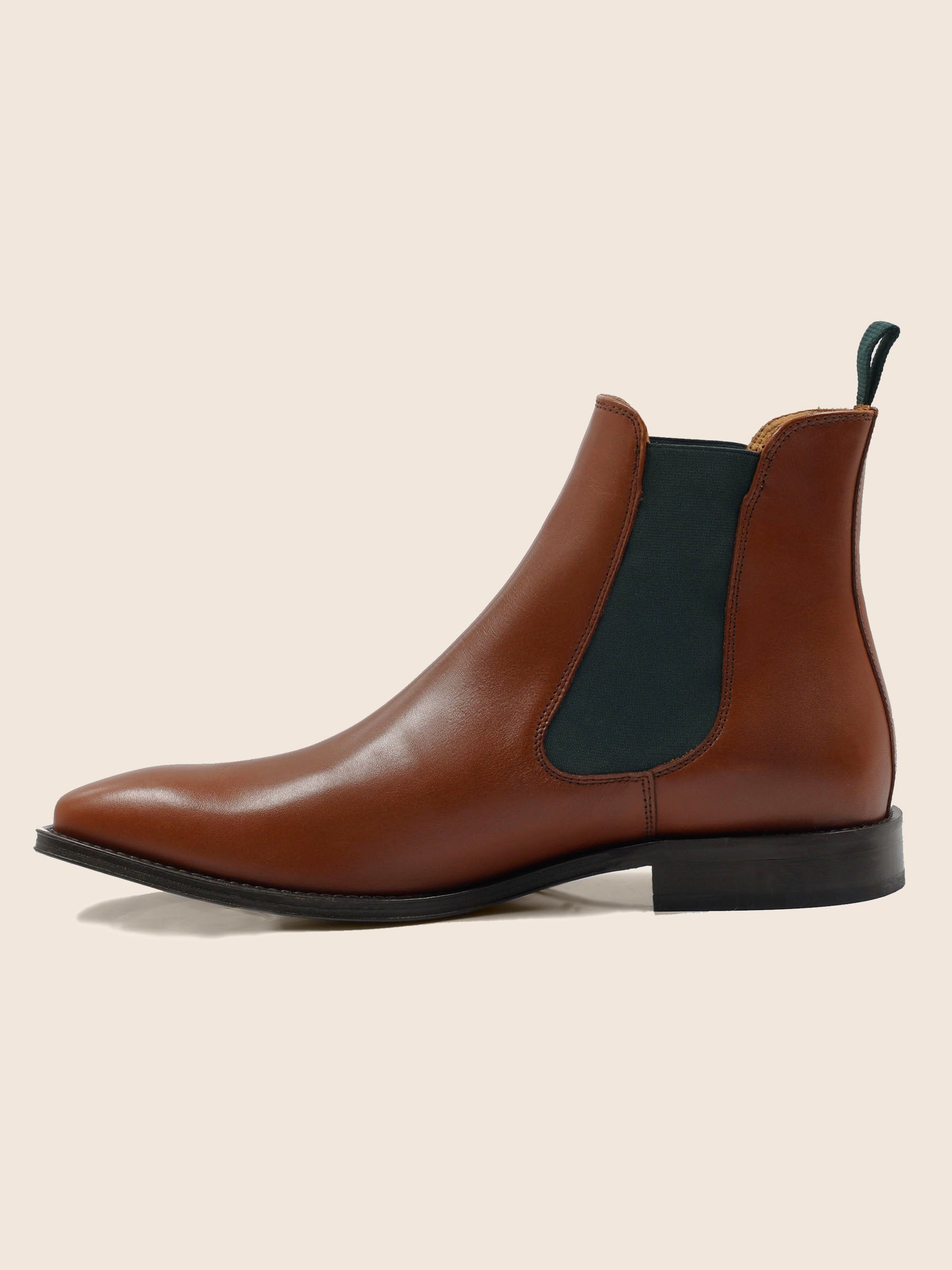 vue interieur chelsea boots cuir cognac vert jules jenn