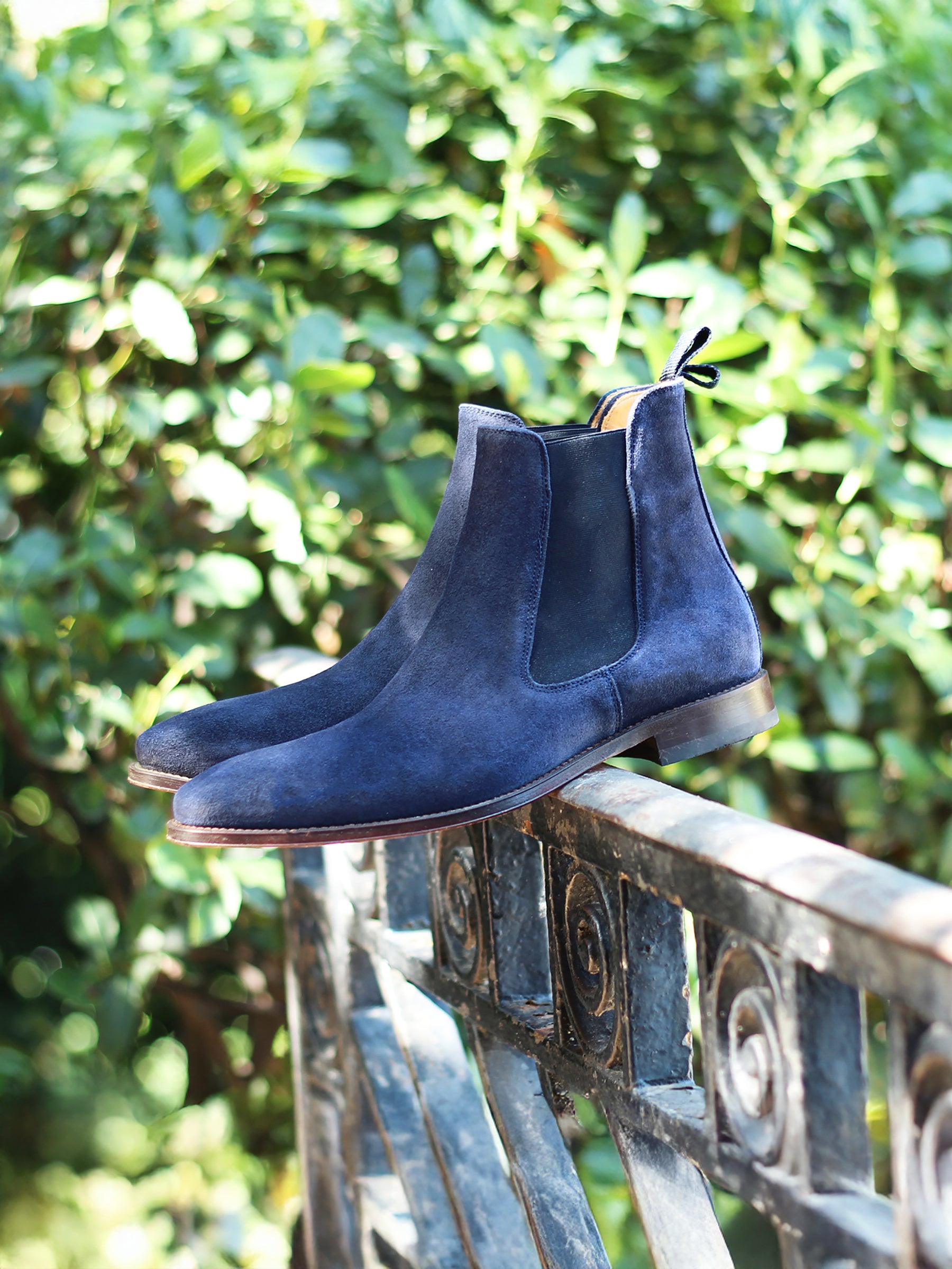 vue posée chelsea boots cuir daim bleu jules & jenn