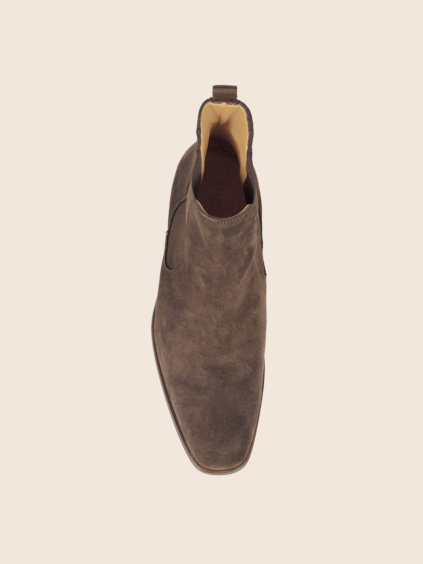 vue dessus de chelsea boots daim marron homme Jules Jenn