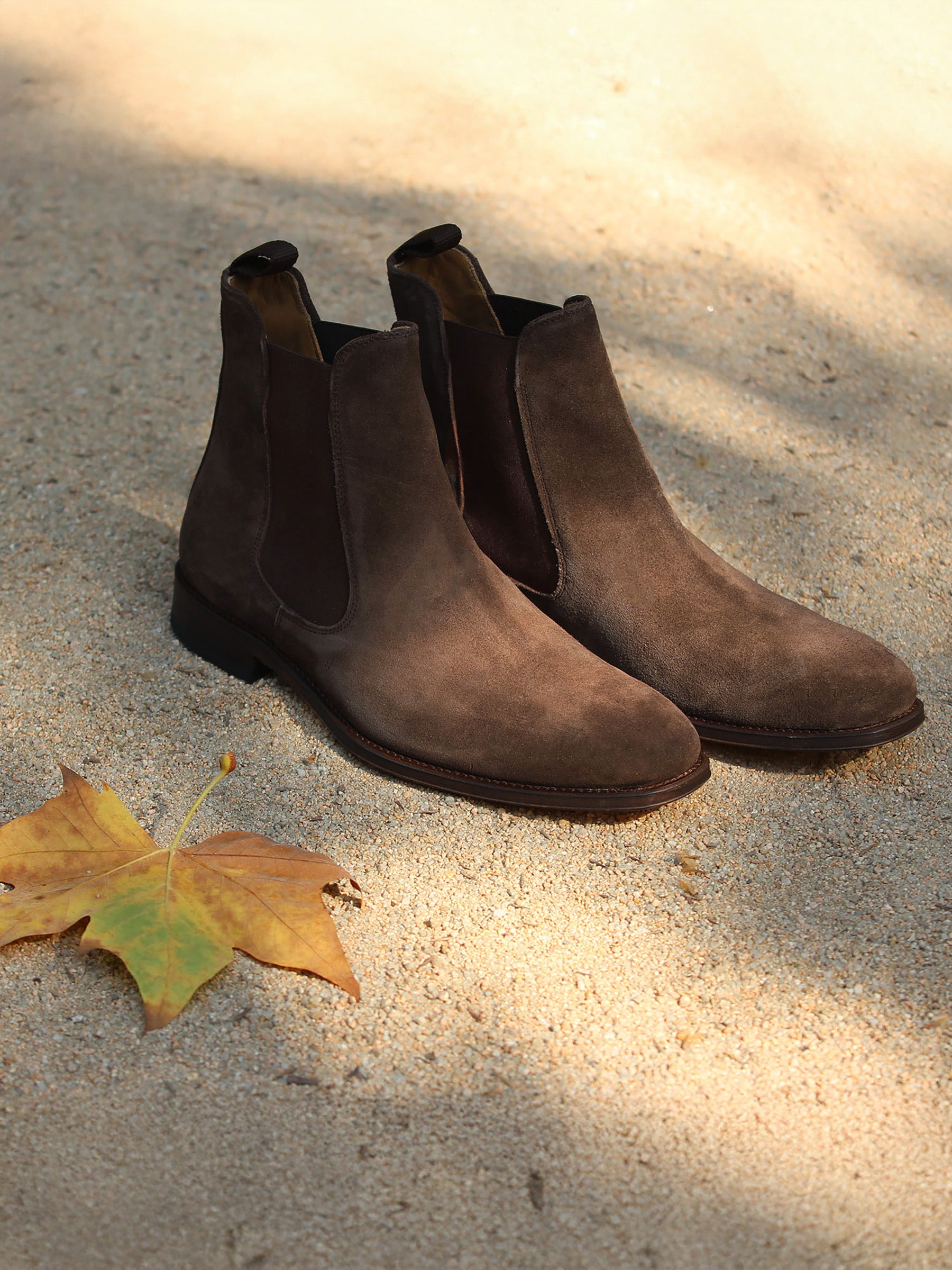 vue posée chelsea boots cuir daim marron jules jenn
