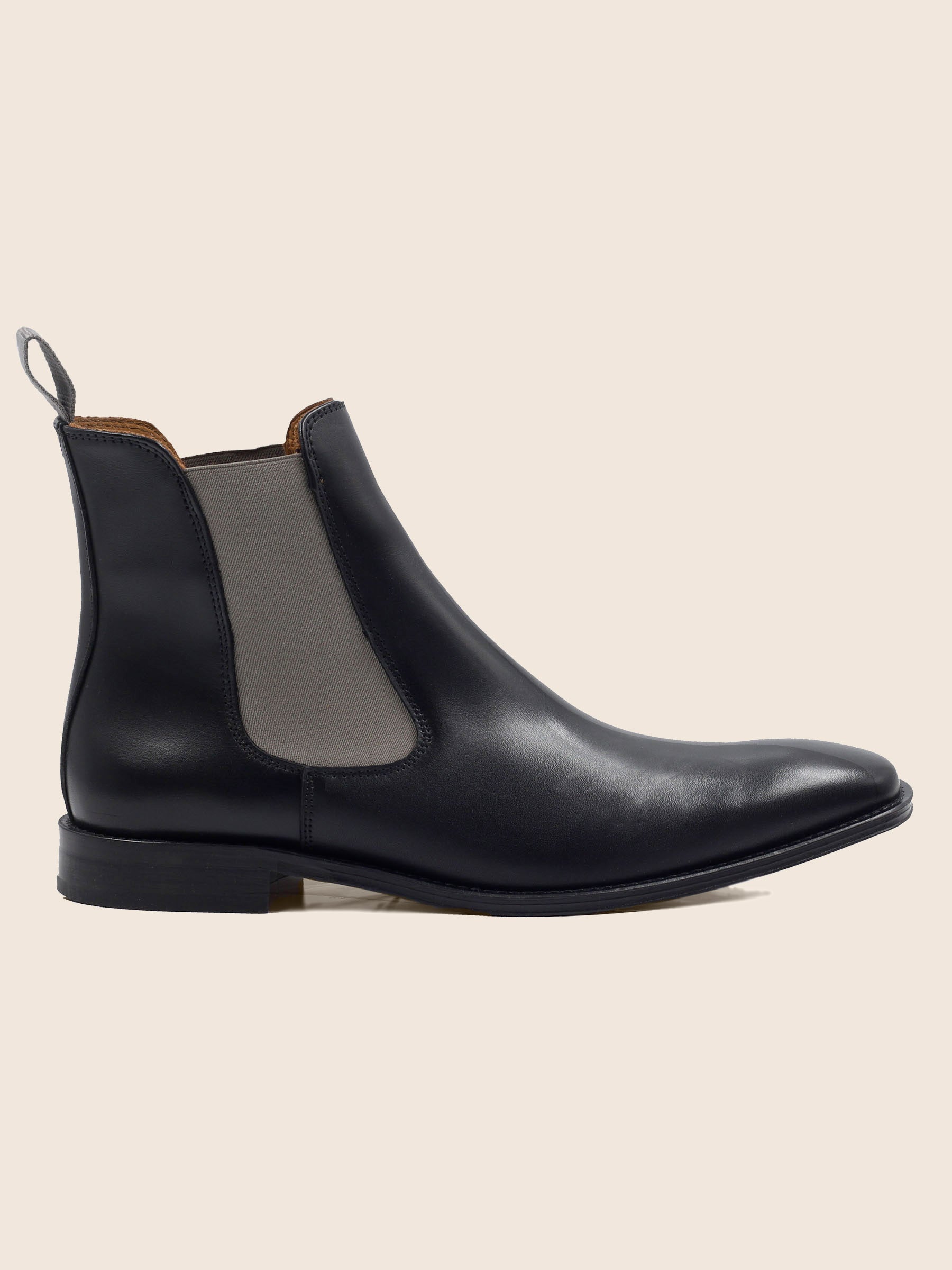 vue posée chelsea boots cuir noir gris jules jenn