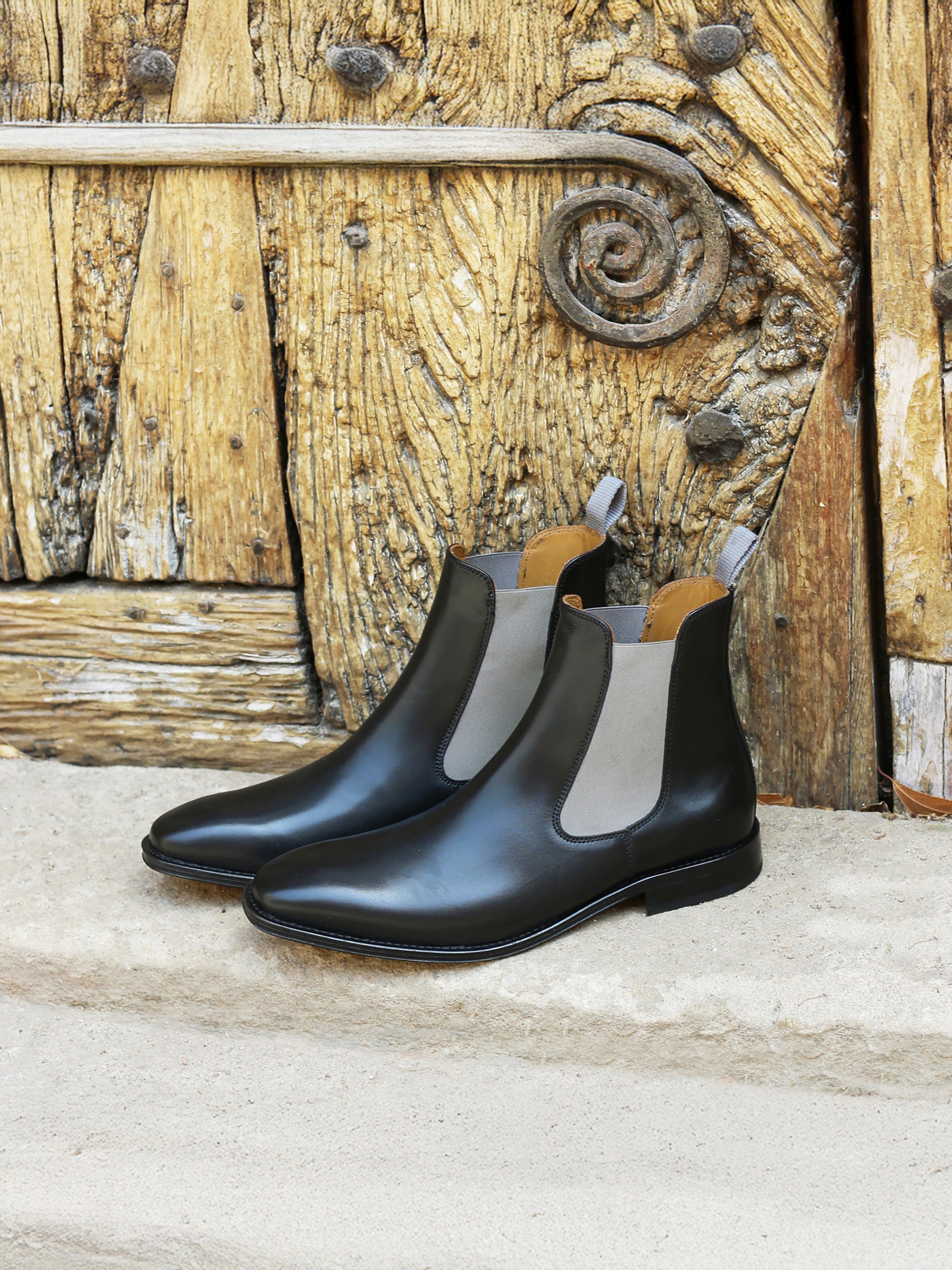 vue posée chelsea boots cuir noir gris jules jenn