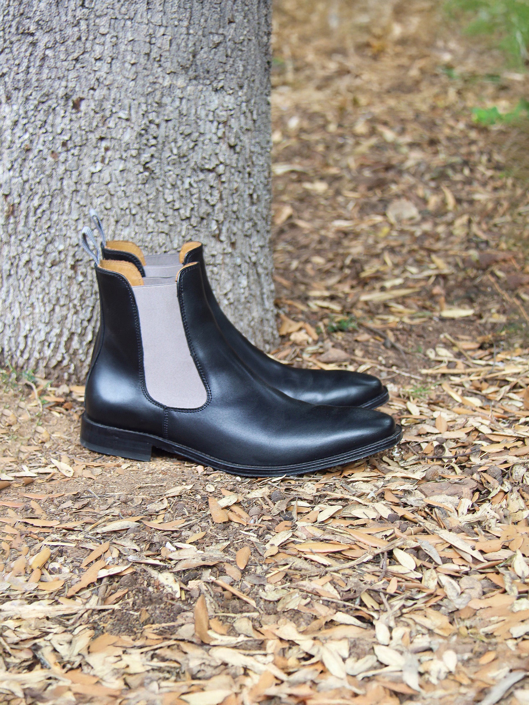 vue posée chelsea boots cuir noir gris jules jenn