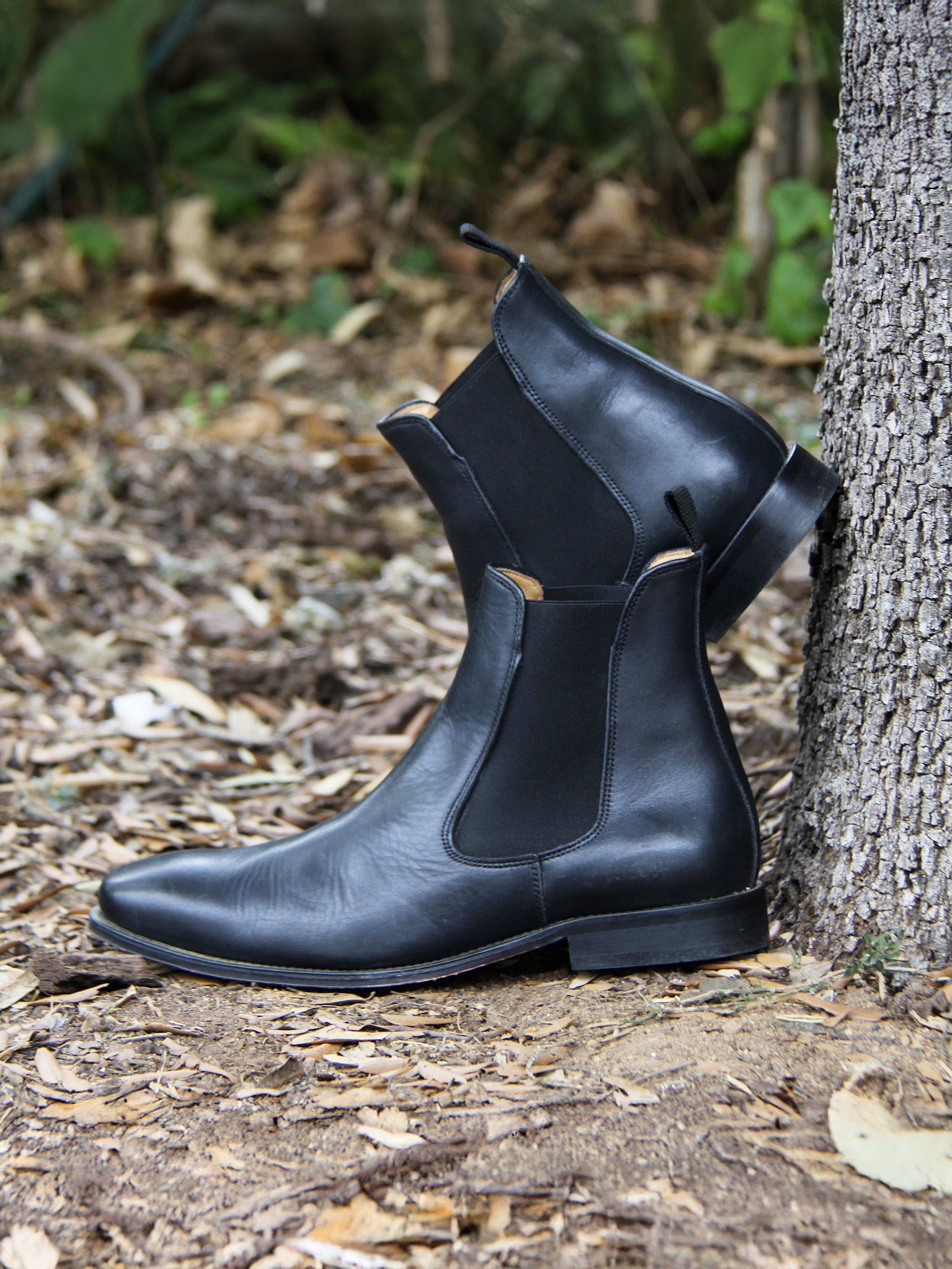 vue posée chelsea boots cuir noir jules jenn