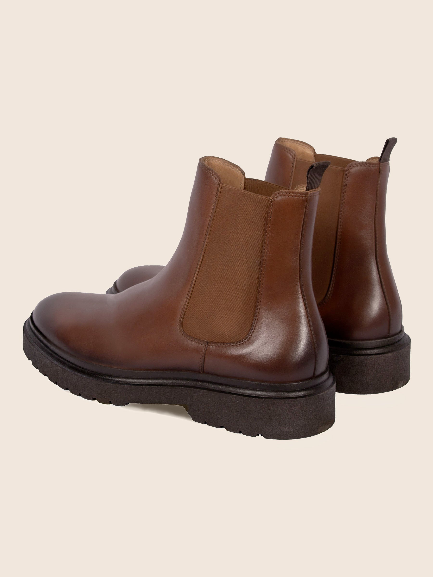 vue arriere chelsea boots gomme cuir cognac jules jenn