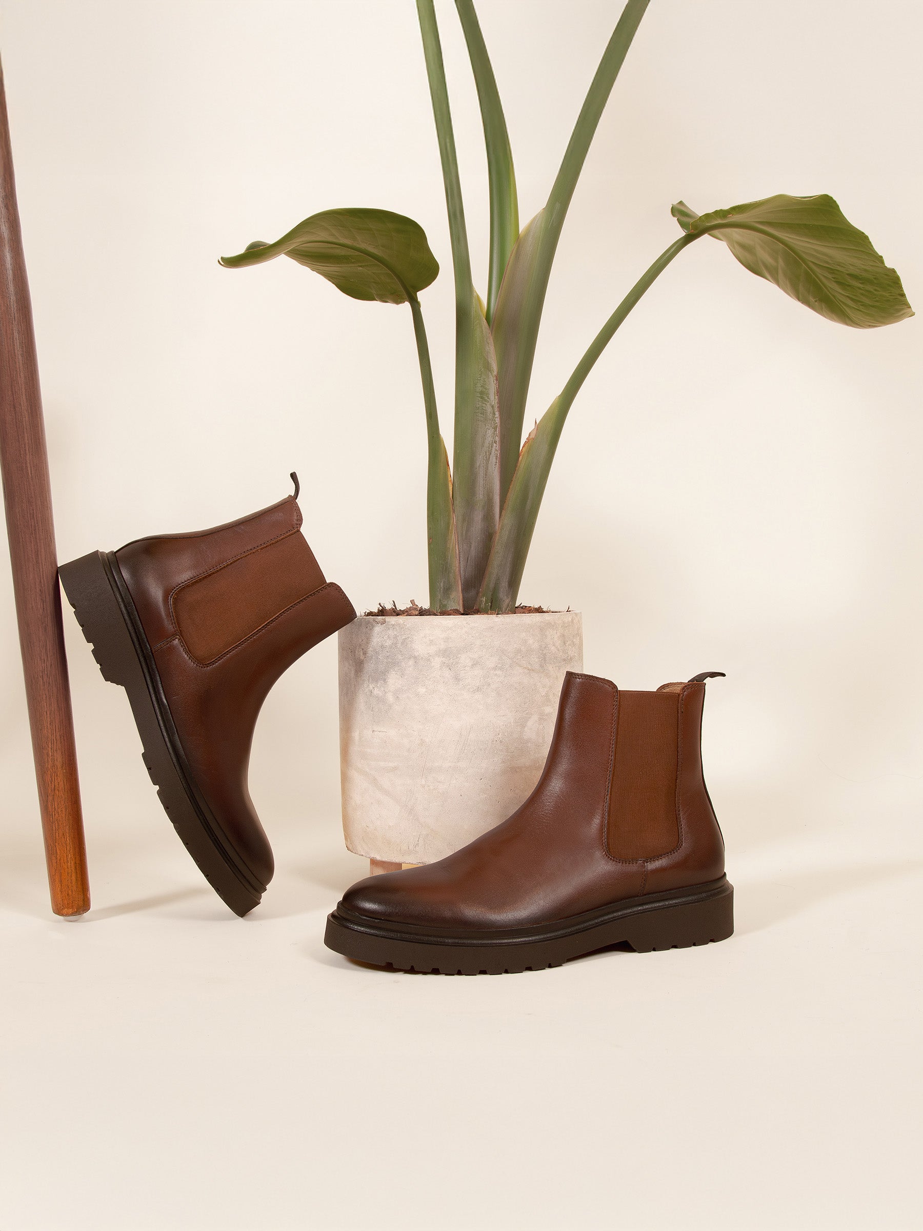 vue posée chelsea boots gomme cuir cognac jules jenn
