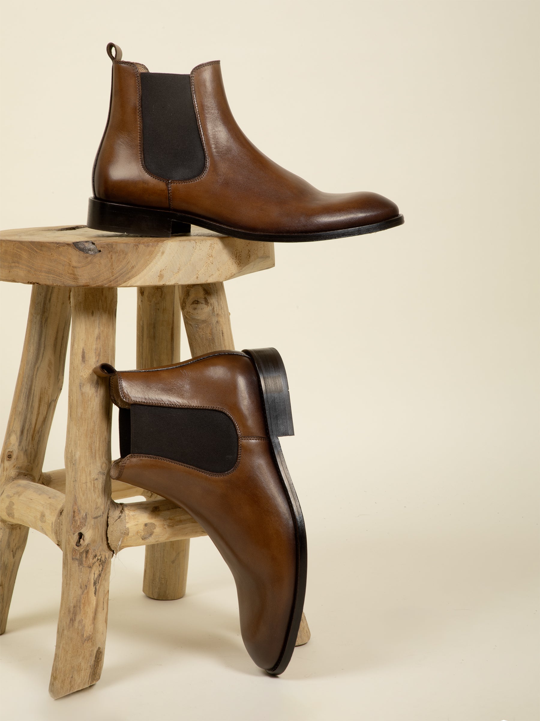 vue posée chelsea boots cuir cognac jules jenn