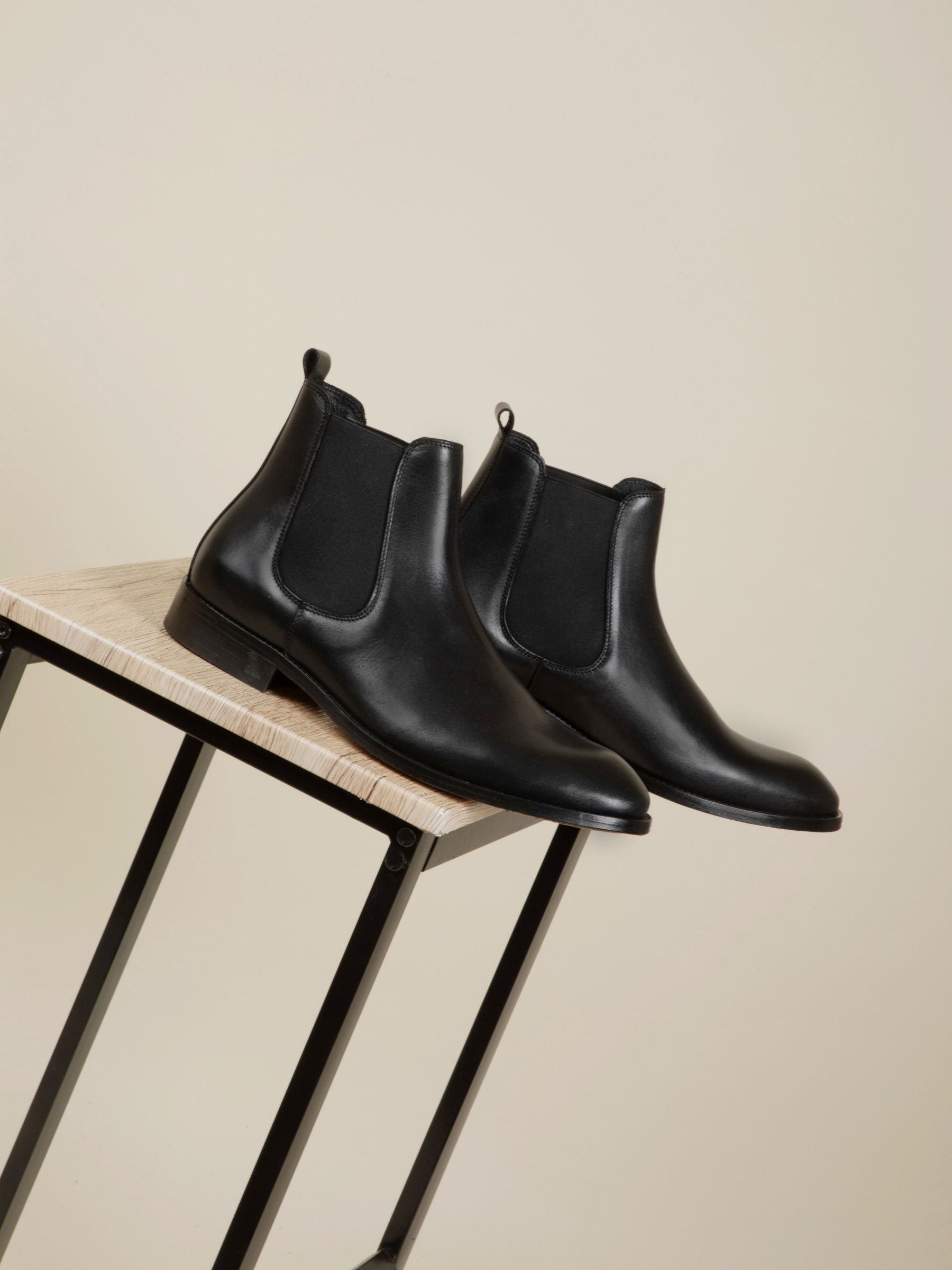vue posée chelsea boots cuir noir jules&jenn