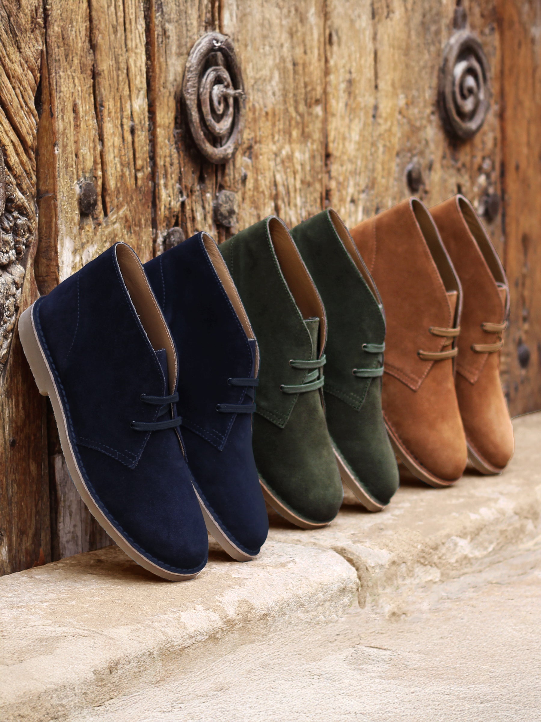 vue posée chukka boots cuir daim bleu kaki et cognac jules jenn