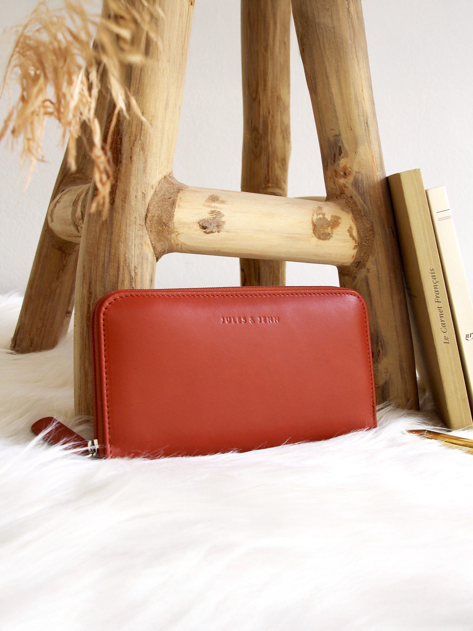 vue posée compagnon cuir briquejules jenn