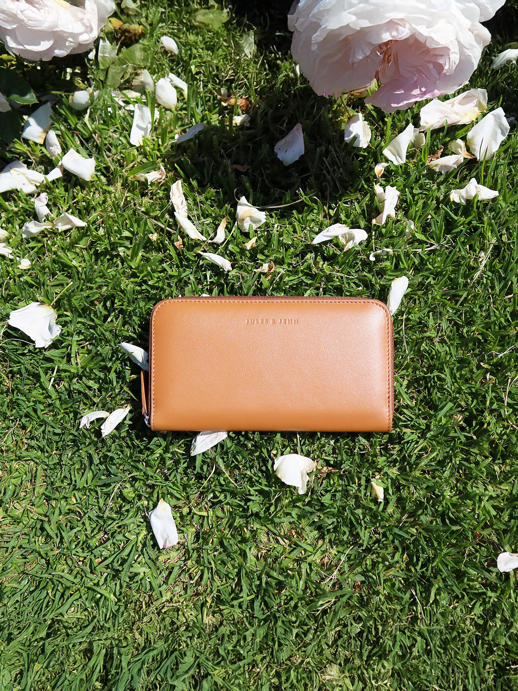 vue posée compagnon cuir camel jules jenn