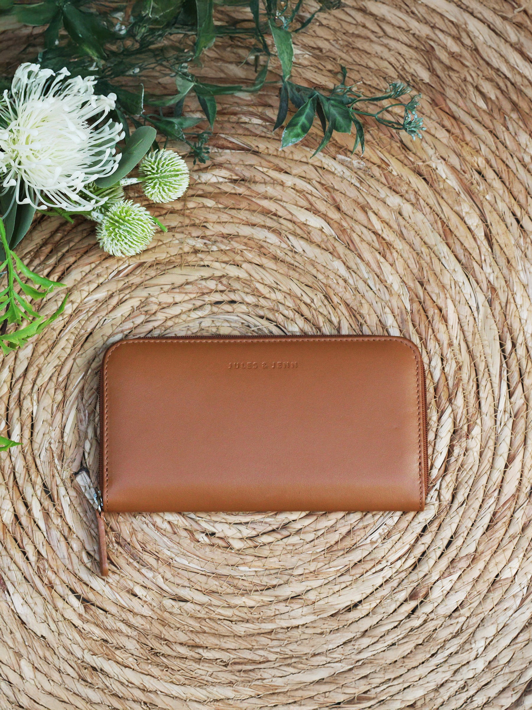 vue posée compagnon cuir camel jules jenn