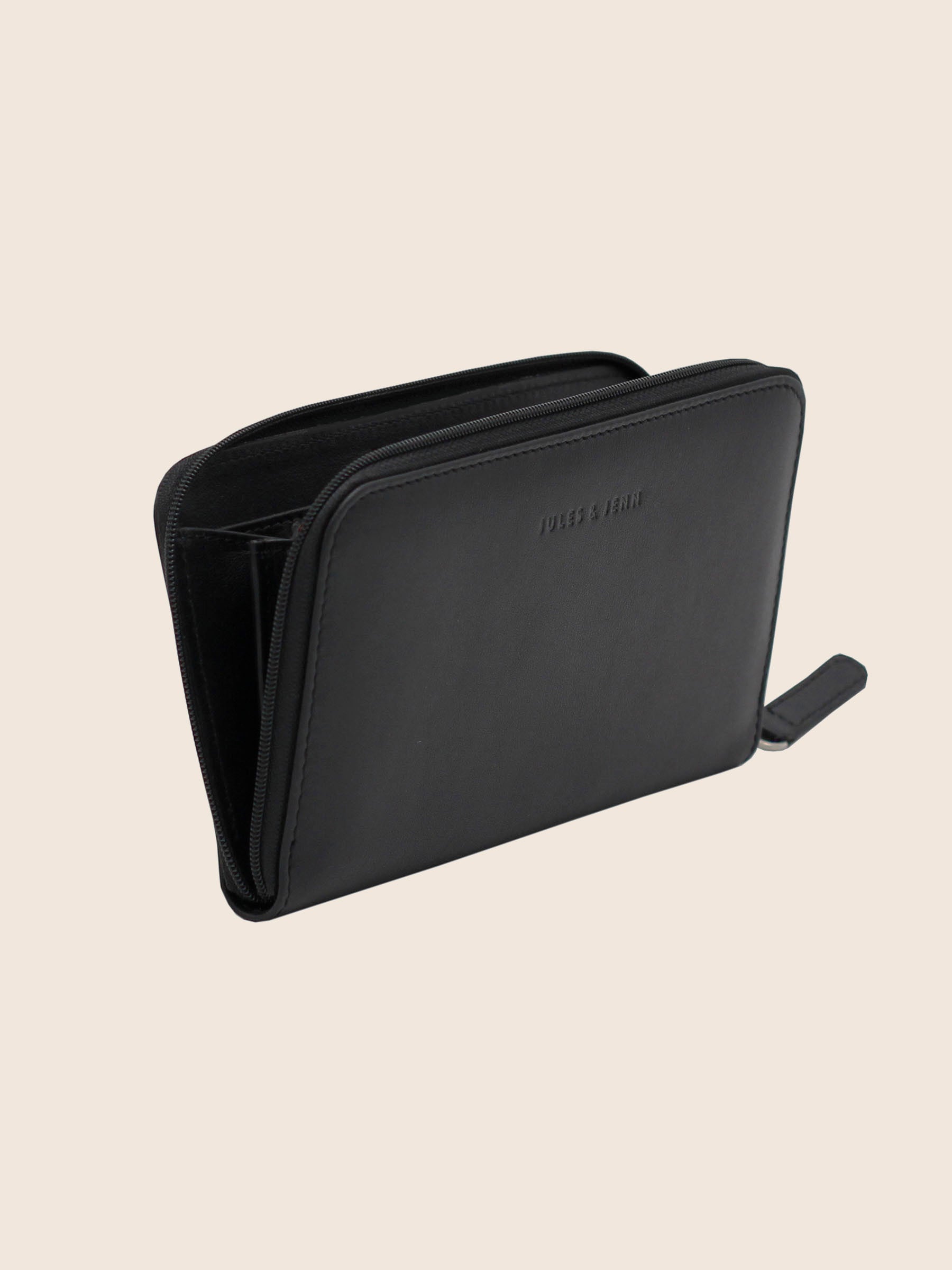 vue debout du compagnon noir cuir italien