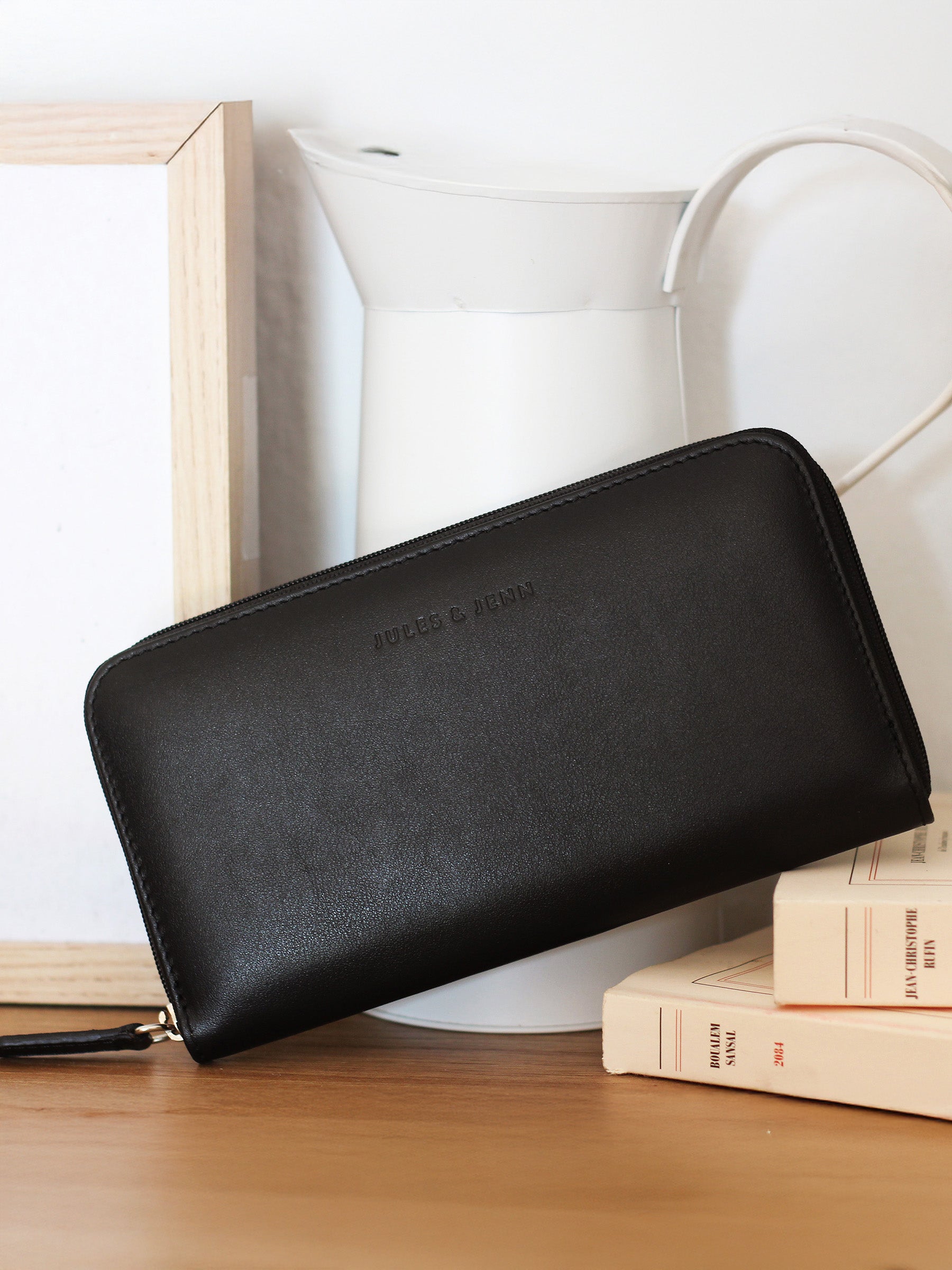 vue posée compagnon cuir noir jules jenn