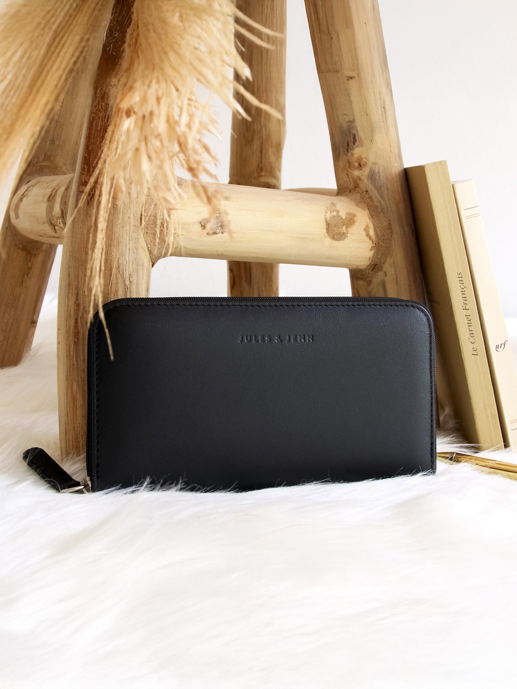 vue posée compagnon cuir noir jules jenn