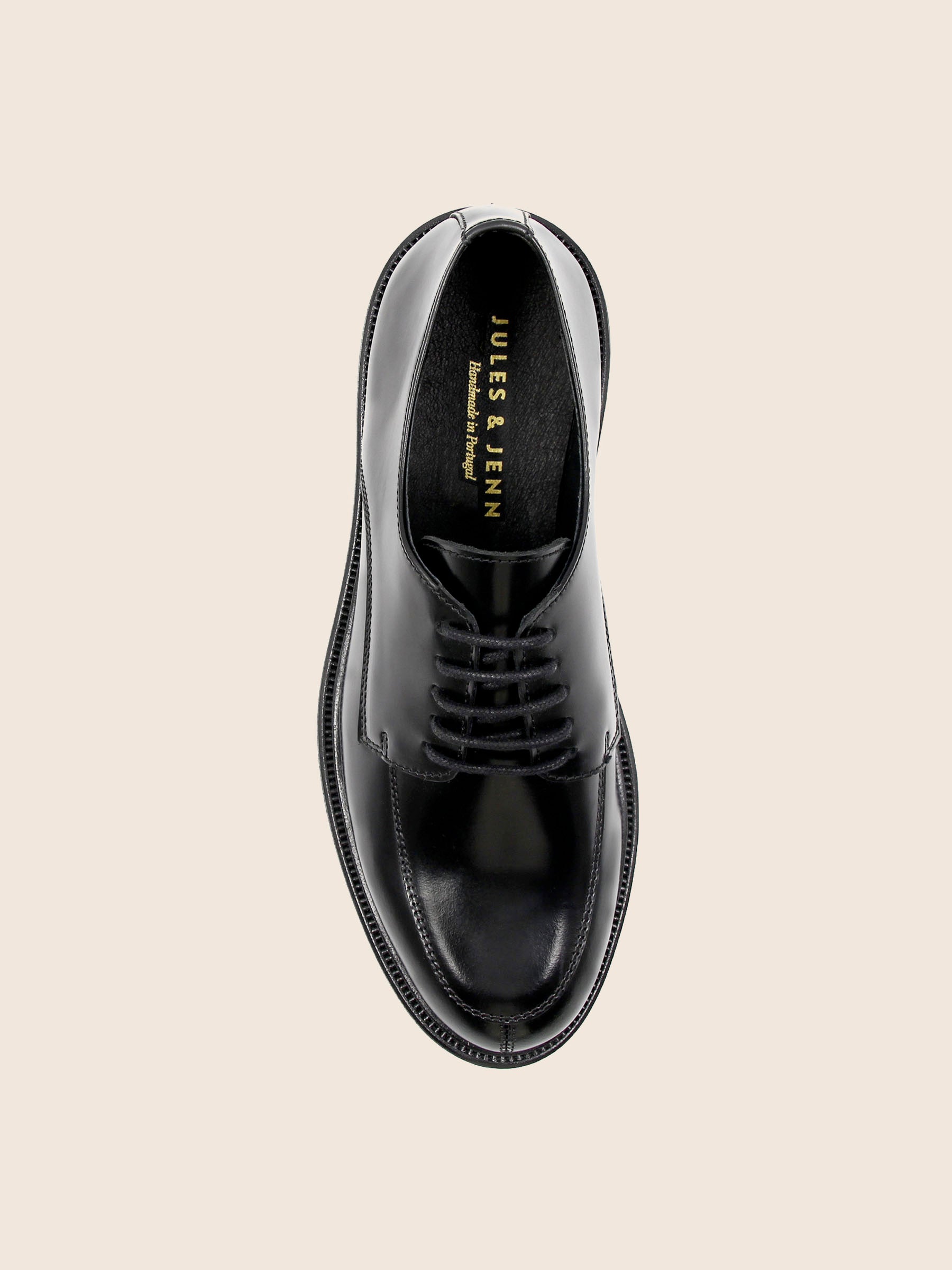 vue dessus derbies cuir brillant noir jules jenn