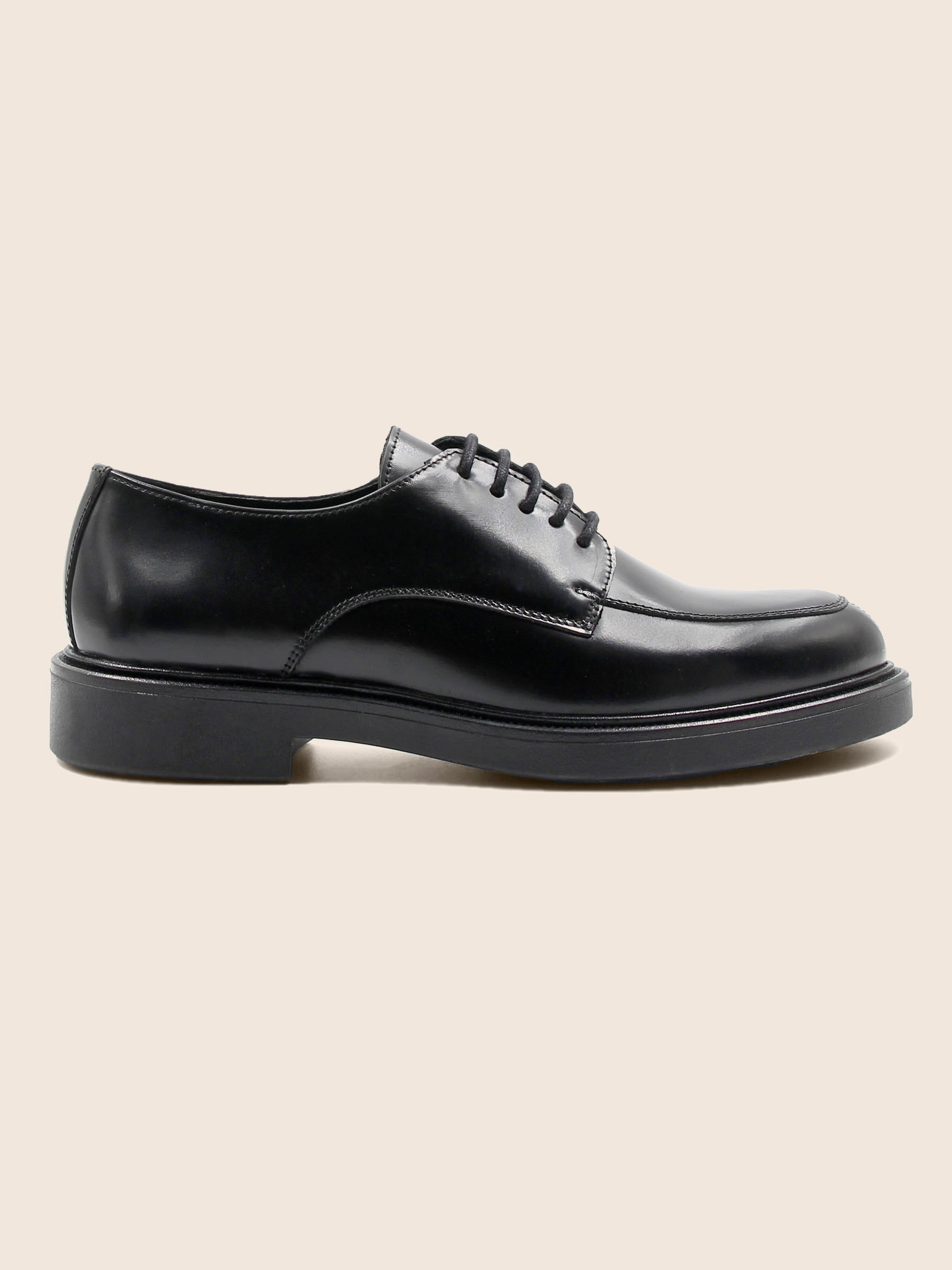 vue profil derbies cuir brillant noir jules jenn