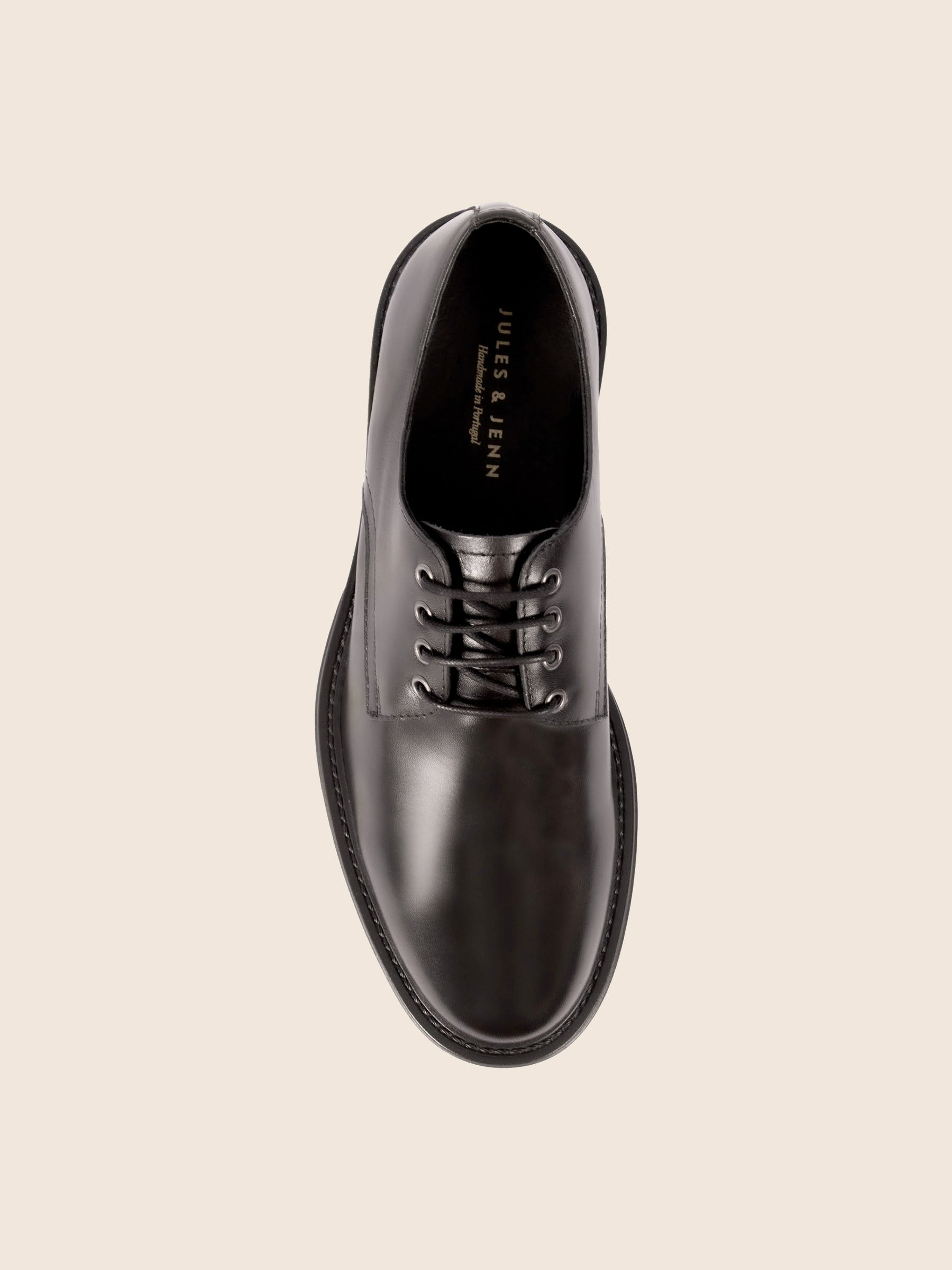 vue dessus derbies gomme cuir noir jules jenn
