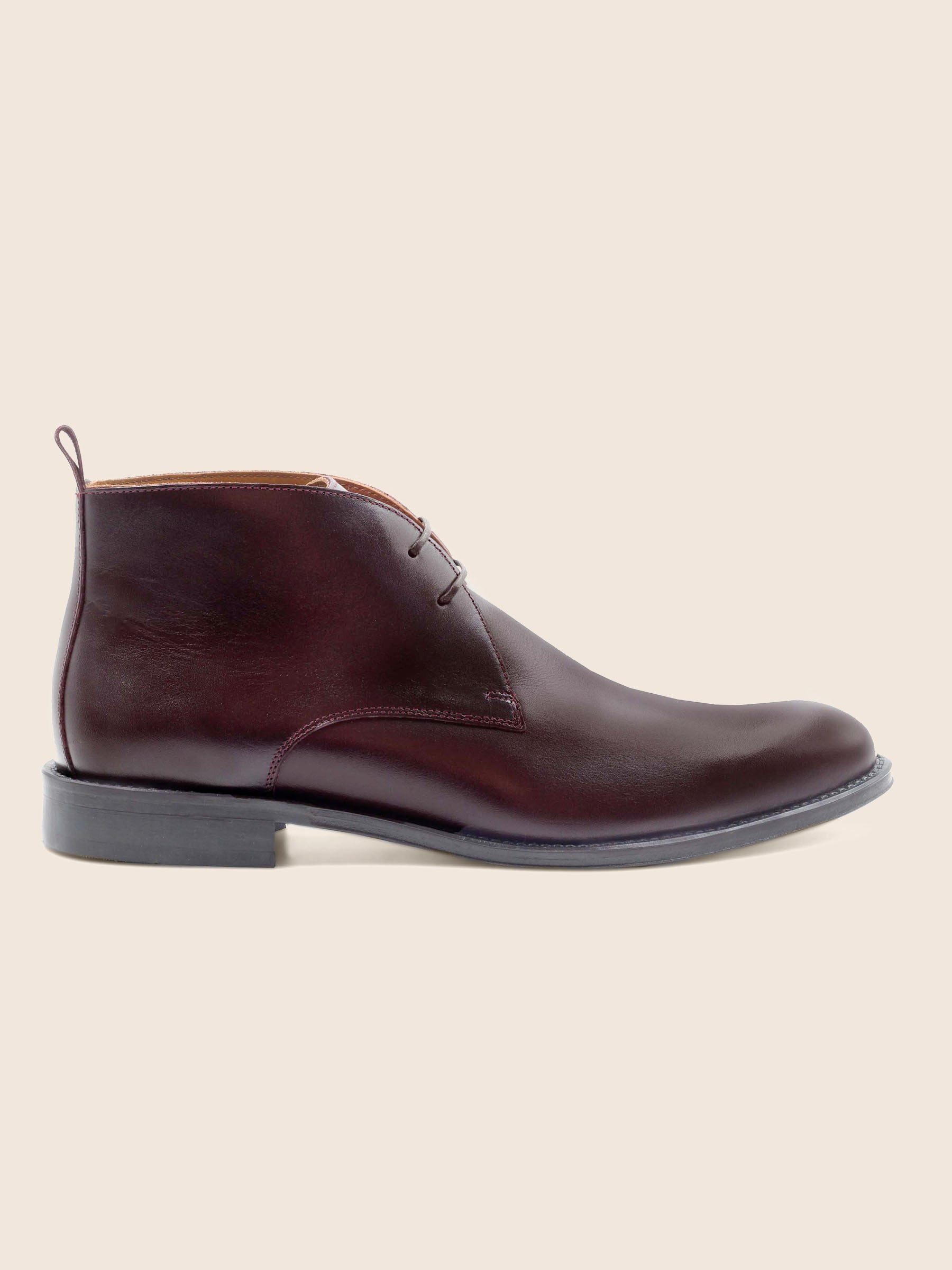 vue poséee desert boots cuir bordeaux jules jenn