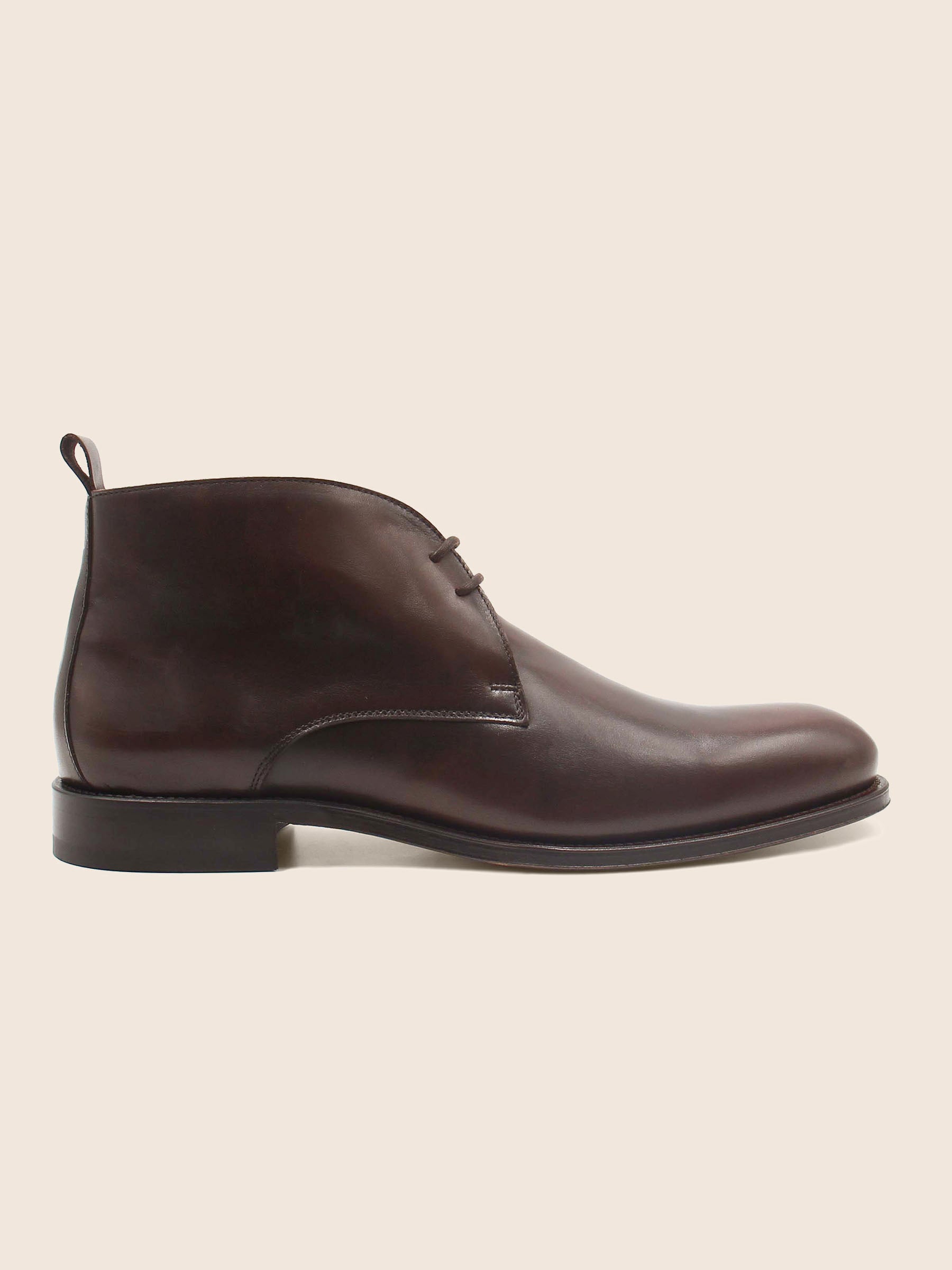 vue poséee desert boots cuir marron jules jenn