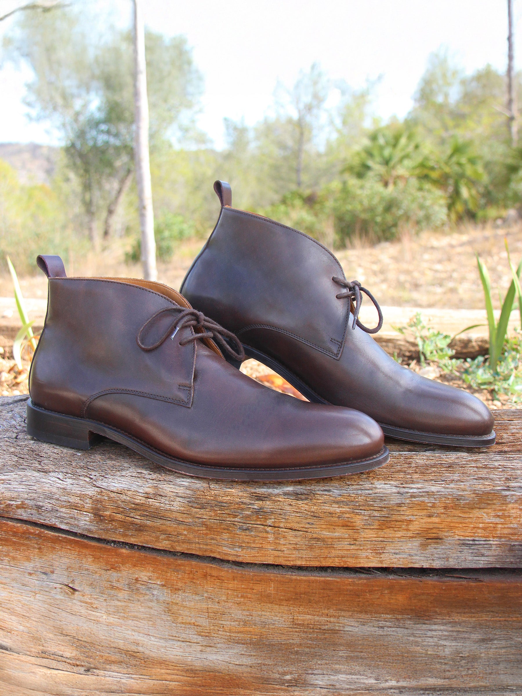 vue posée desert boots cuir marron jules jenn