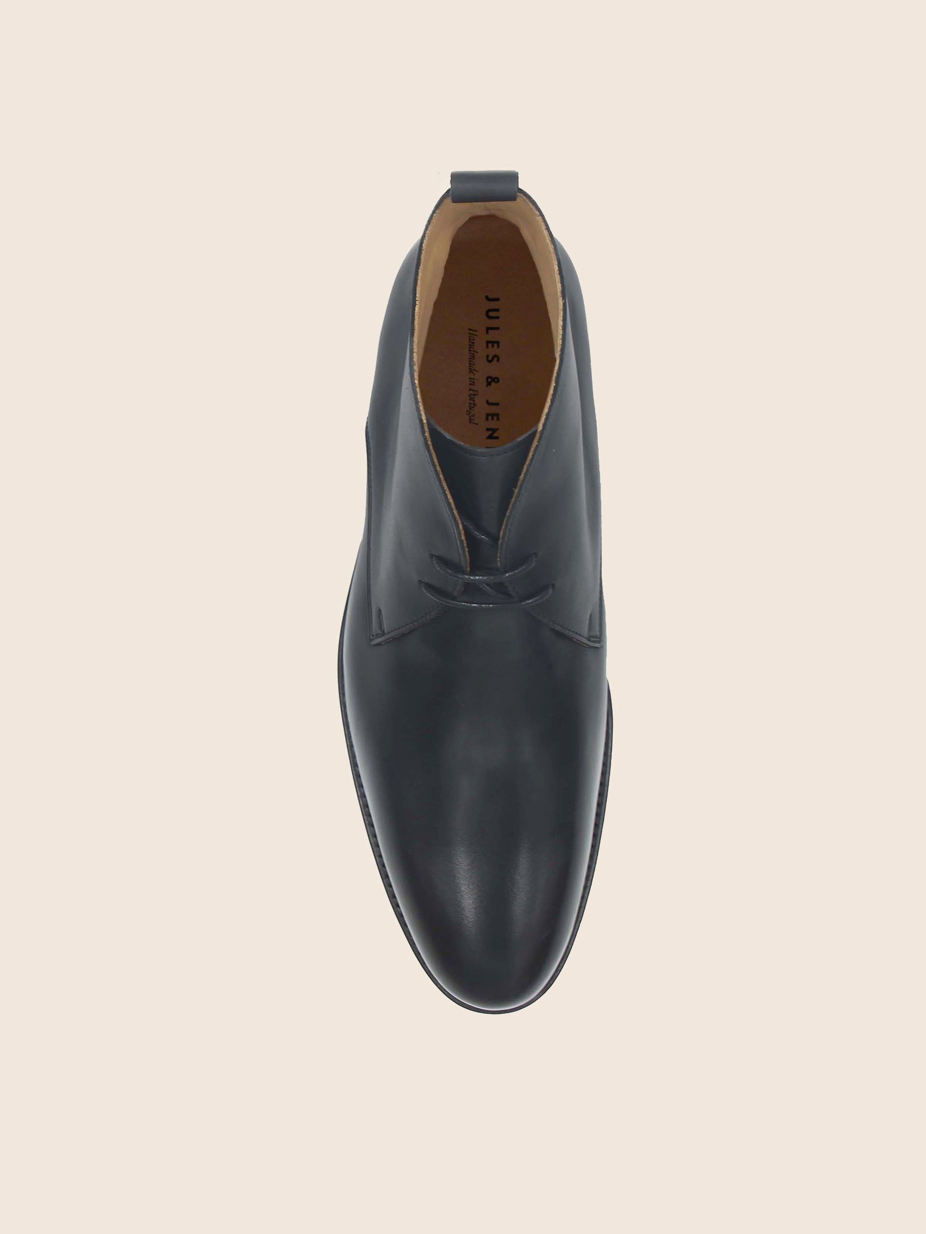 vue dessus desert boots cuir noir jules jenn