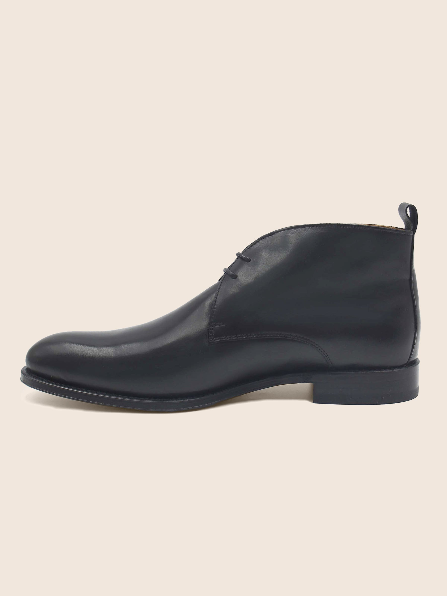 vue interieure desert boots cuir noir jules jenn