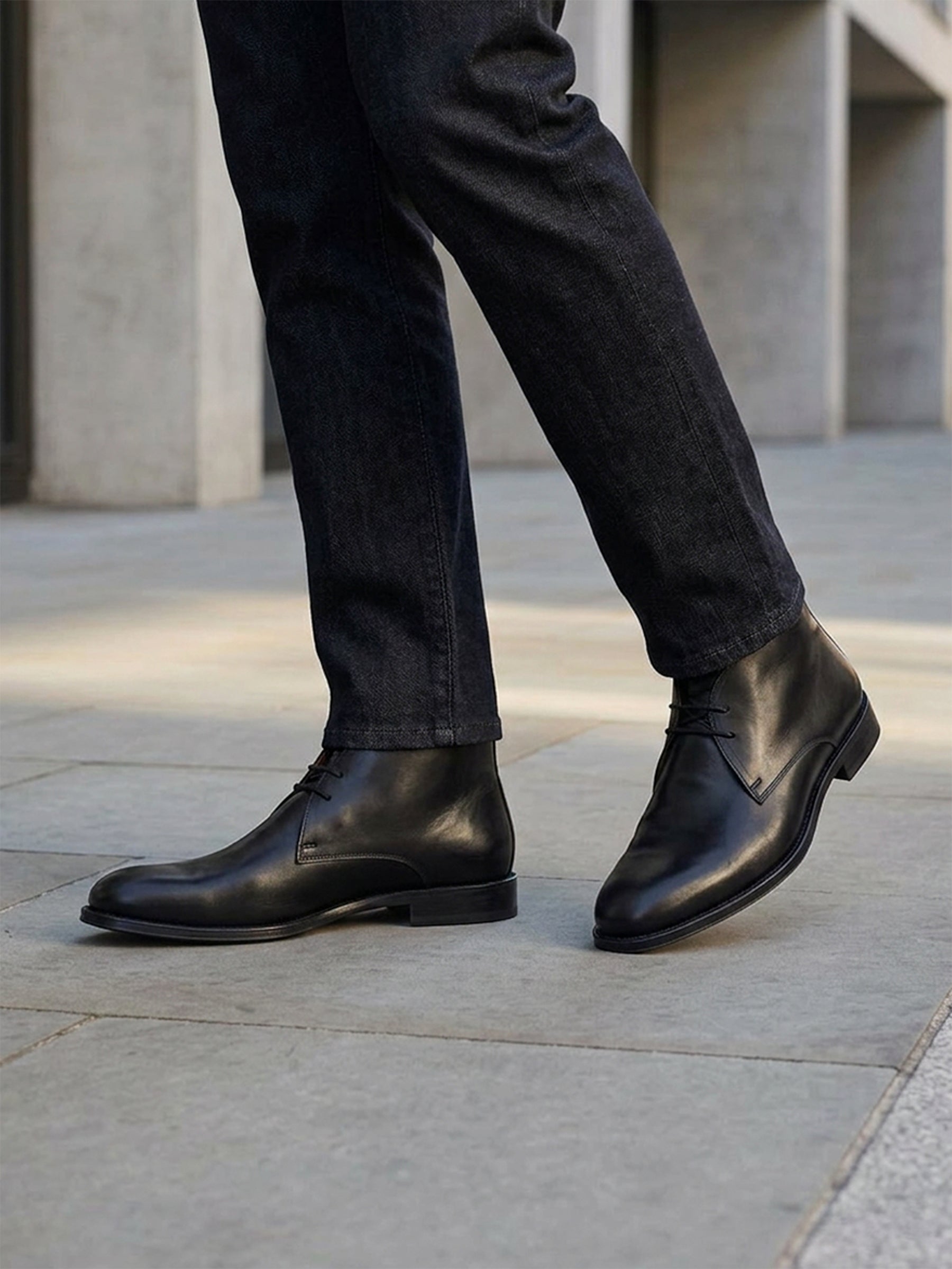 photo vue portée desert boots cuir noir jules jenn