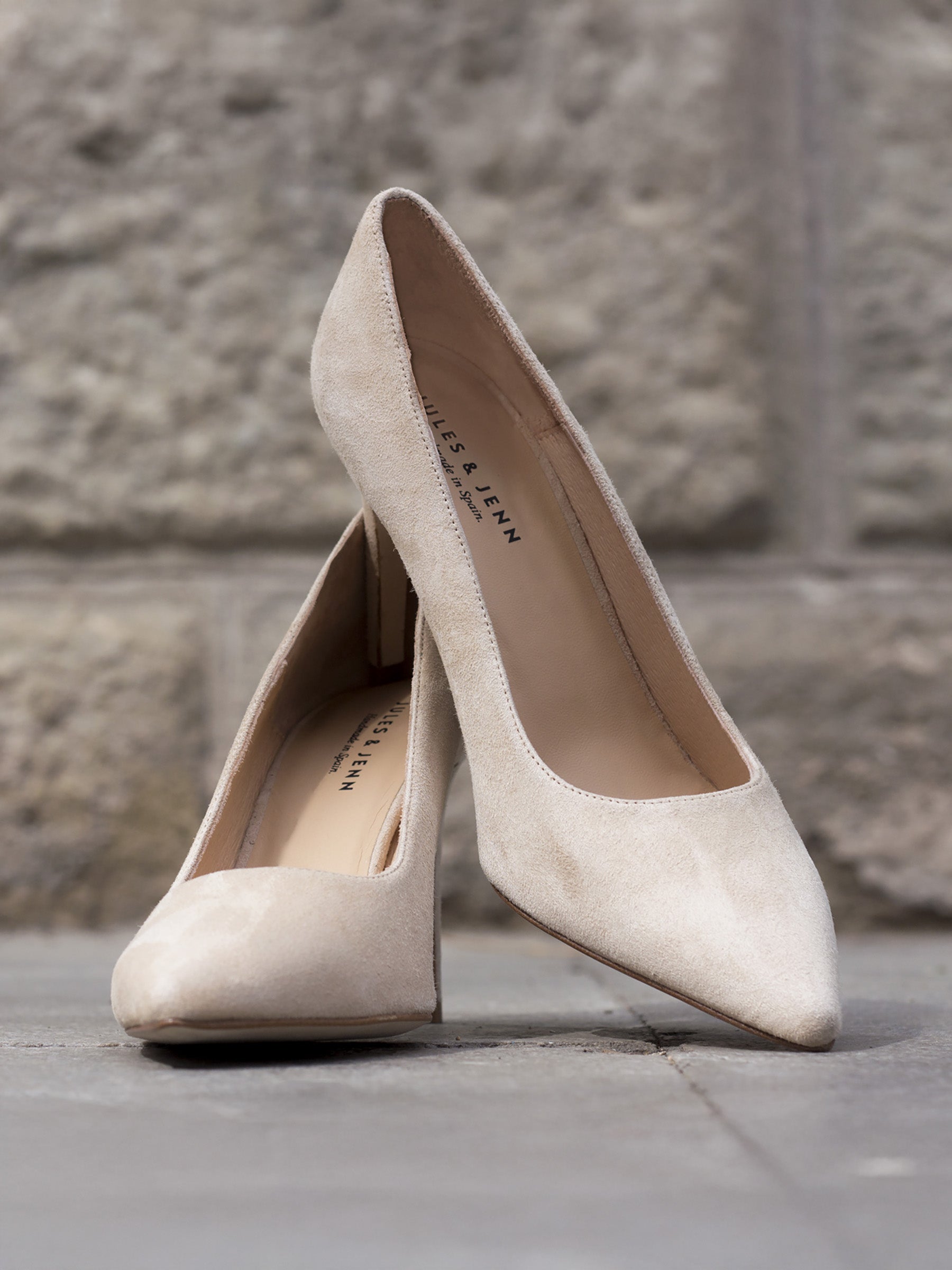 vue posée escarpins classiques cuir daim beige jules jenn