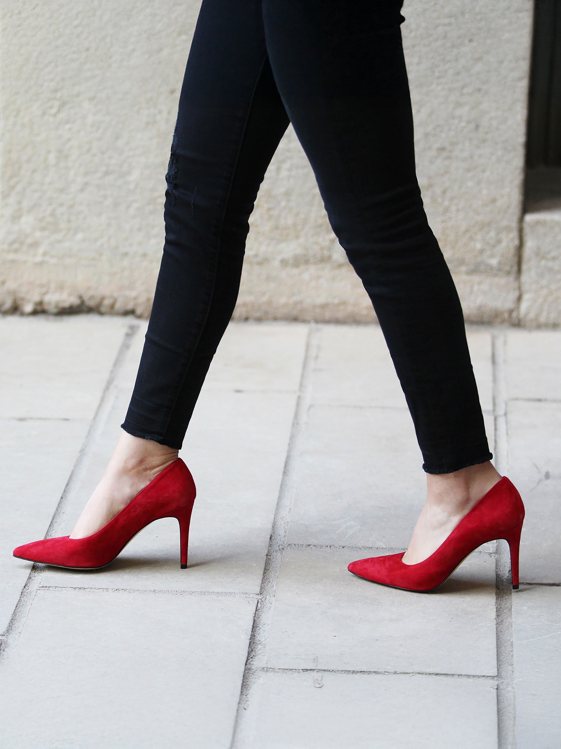 vue portée escarpins classique cuir daim rouge jules & jenn