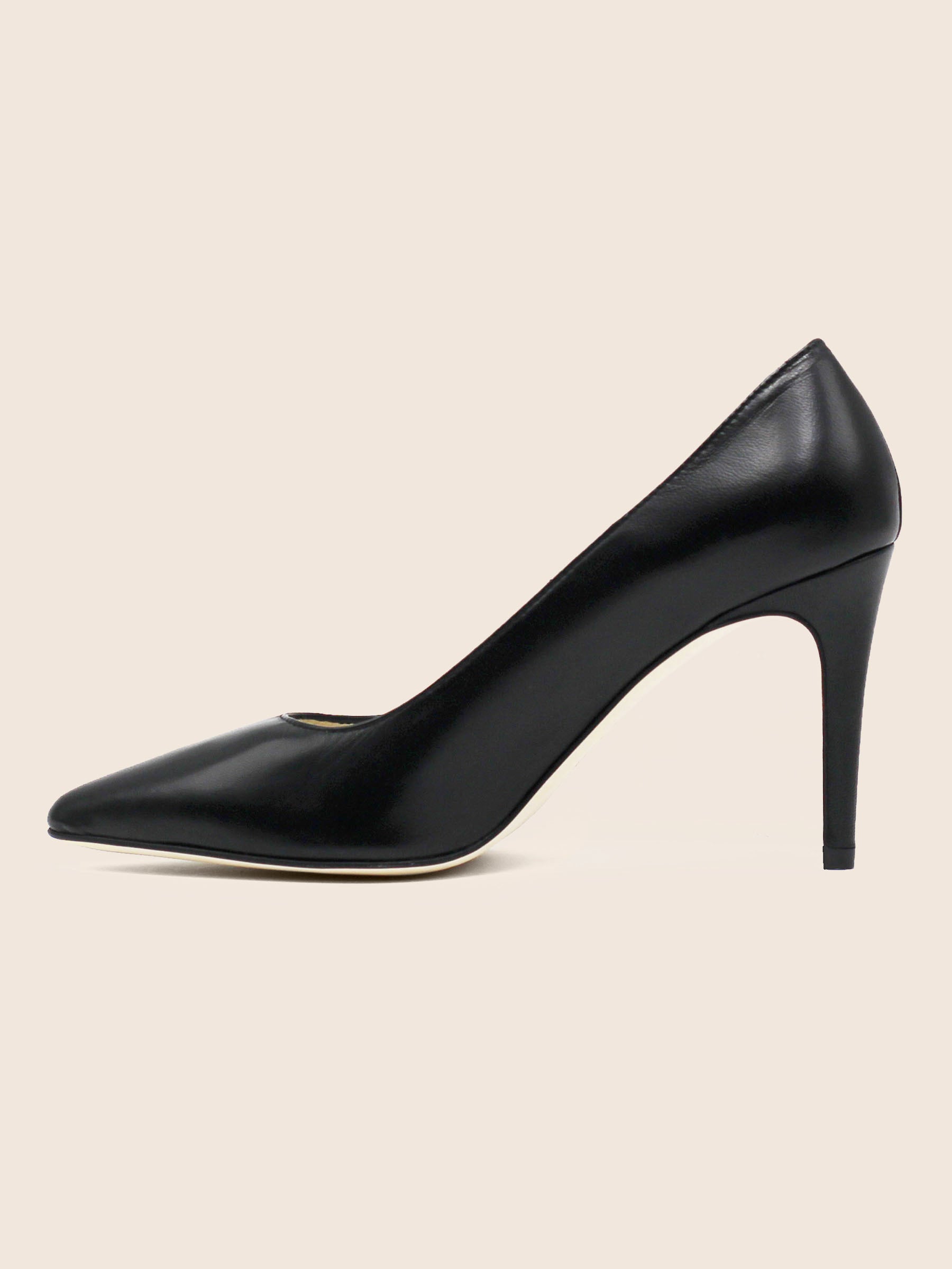 vue posée escarpins classiques cuir noir jules & jenn