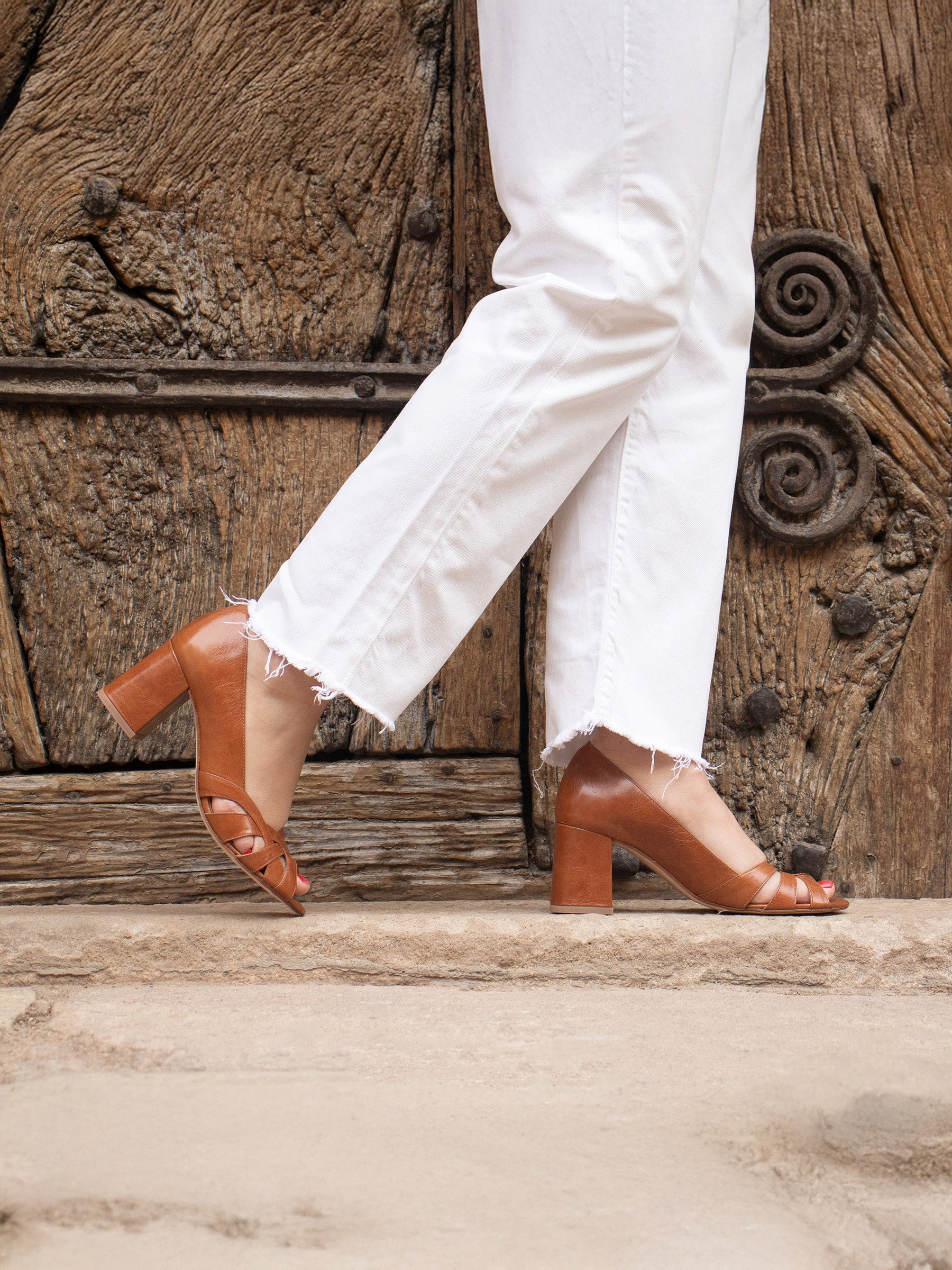 Escarpins découpe cuir camel