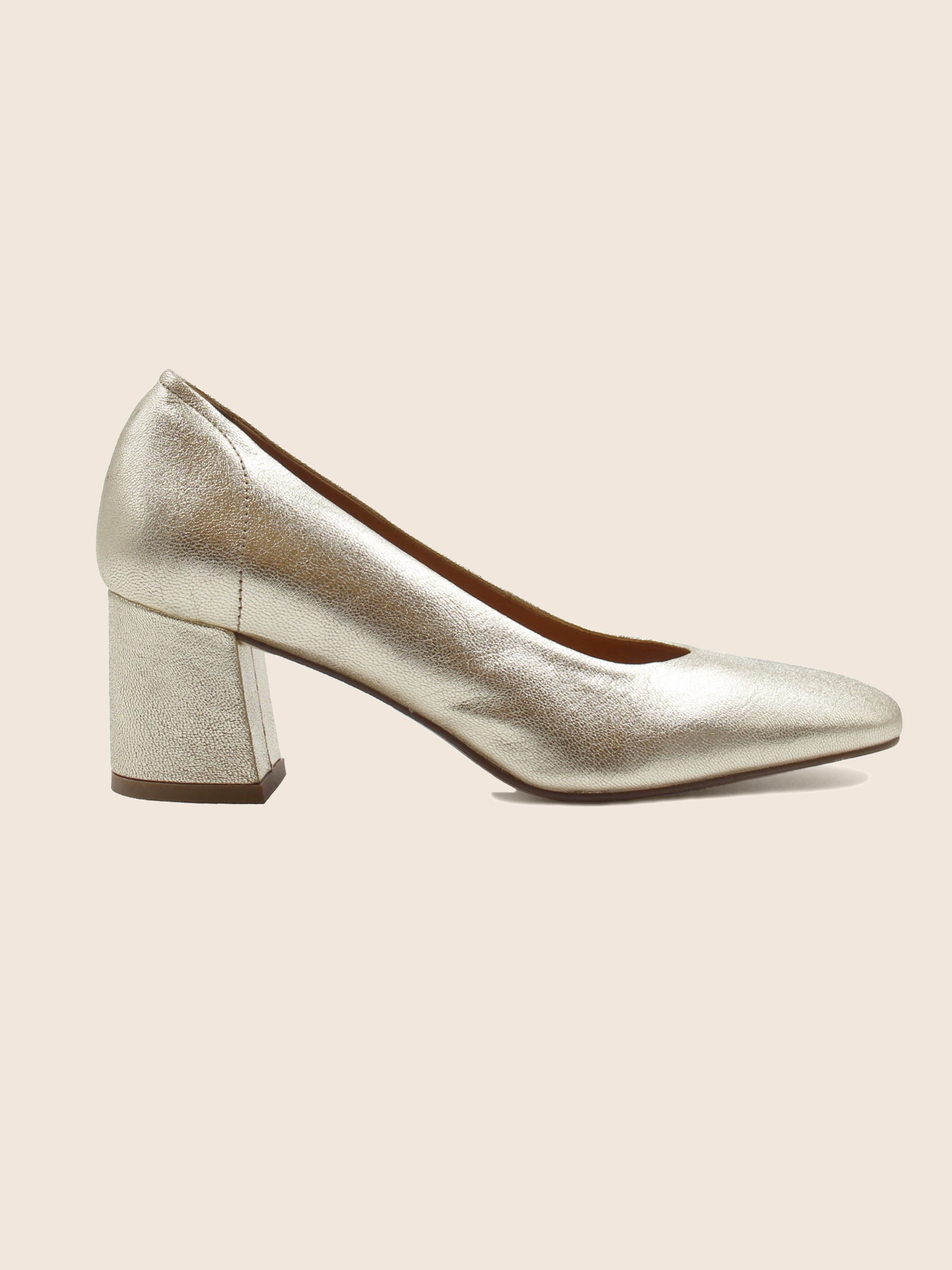 vue posée escarpins retro cuir metallise dore jules jenn