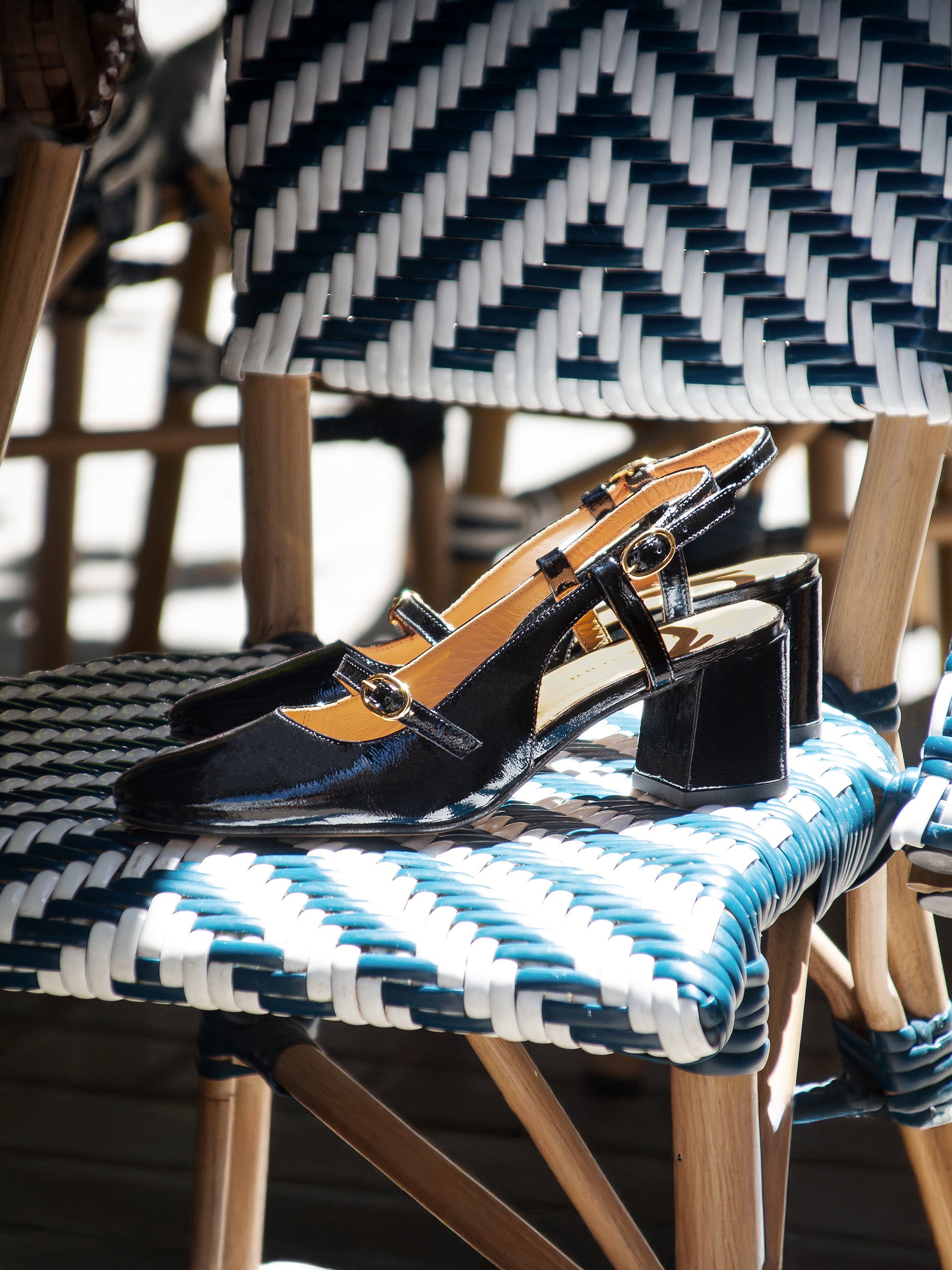 vue posée escarpins slingback cuir vernis noir jules jenn