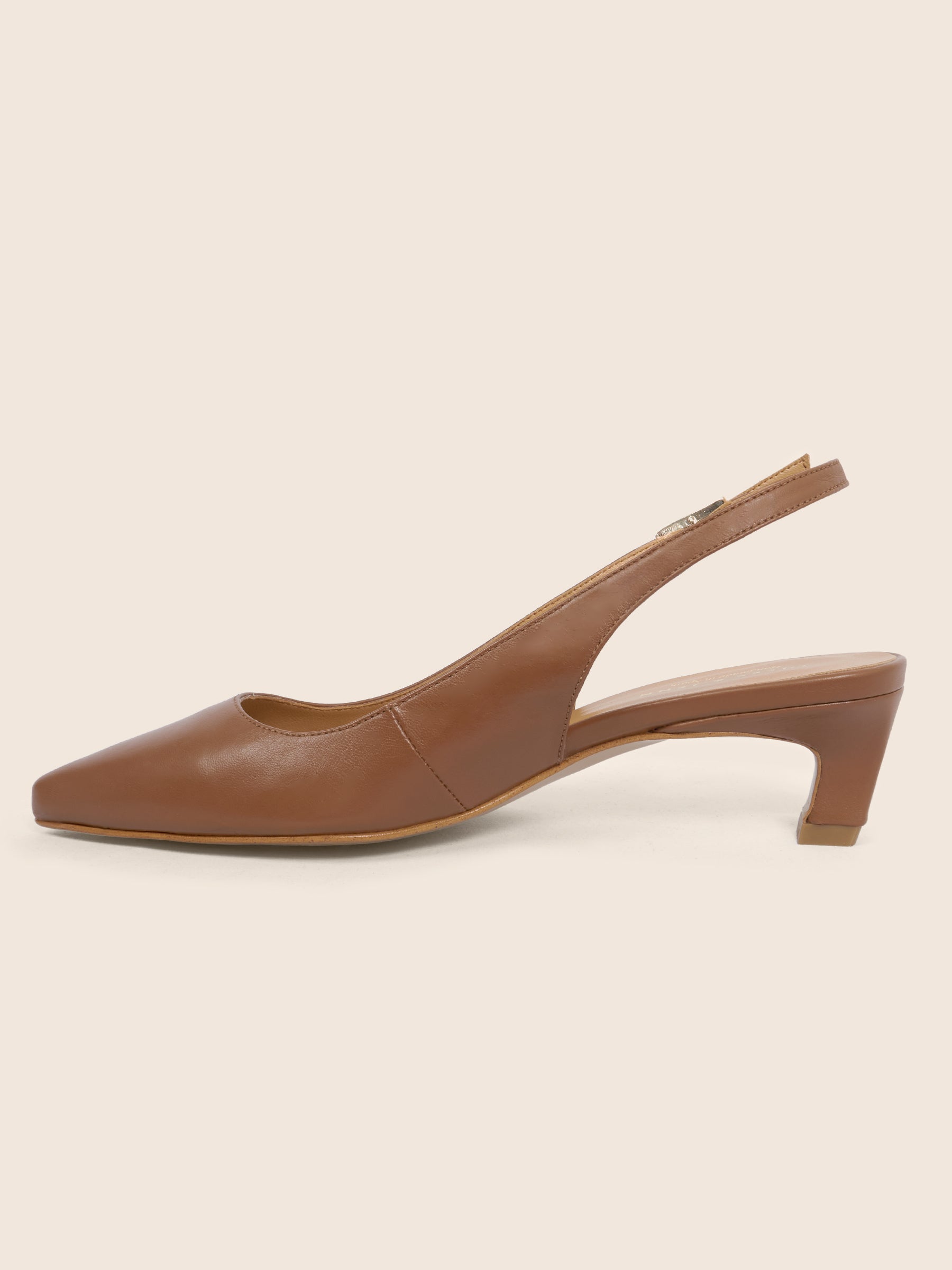 photo vue intérieure escarpins slingback petit talon cuir cognac jules & jenn