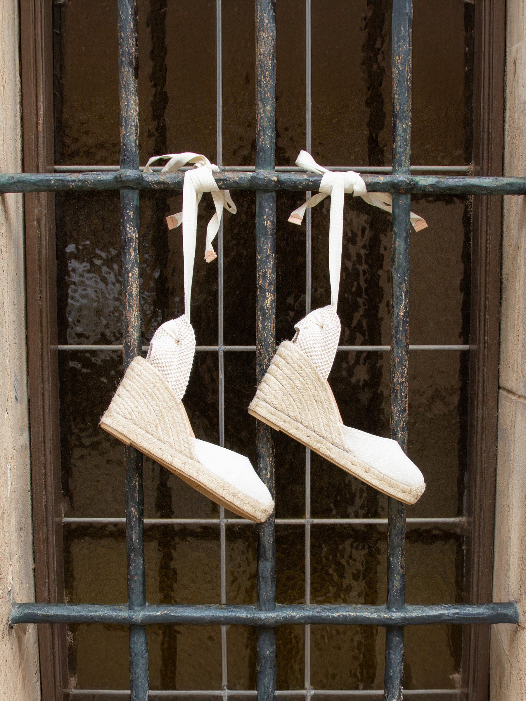 vue posées espadrilles compensees lacees toile recyclee beige jules jenn