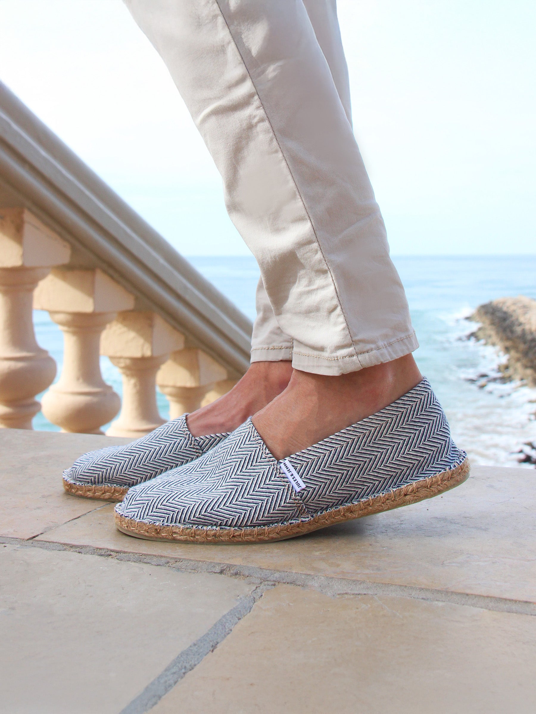 vue portée espadrilles toile coton upcyclé blanc bleu jules & jenn