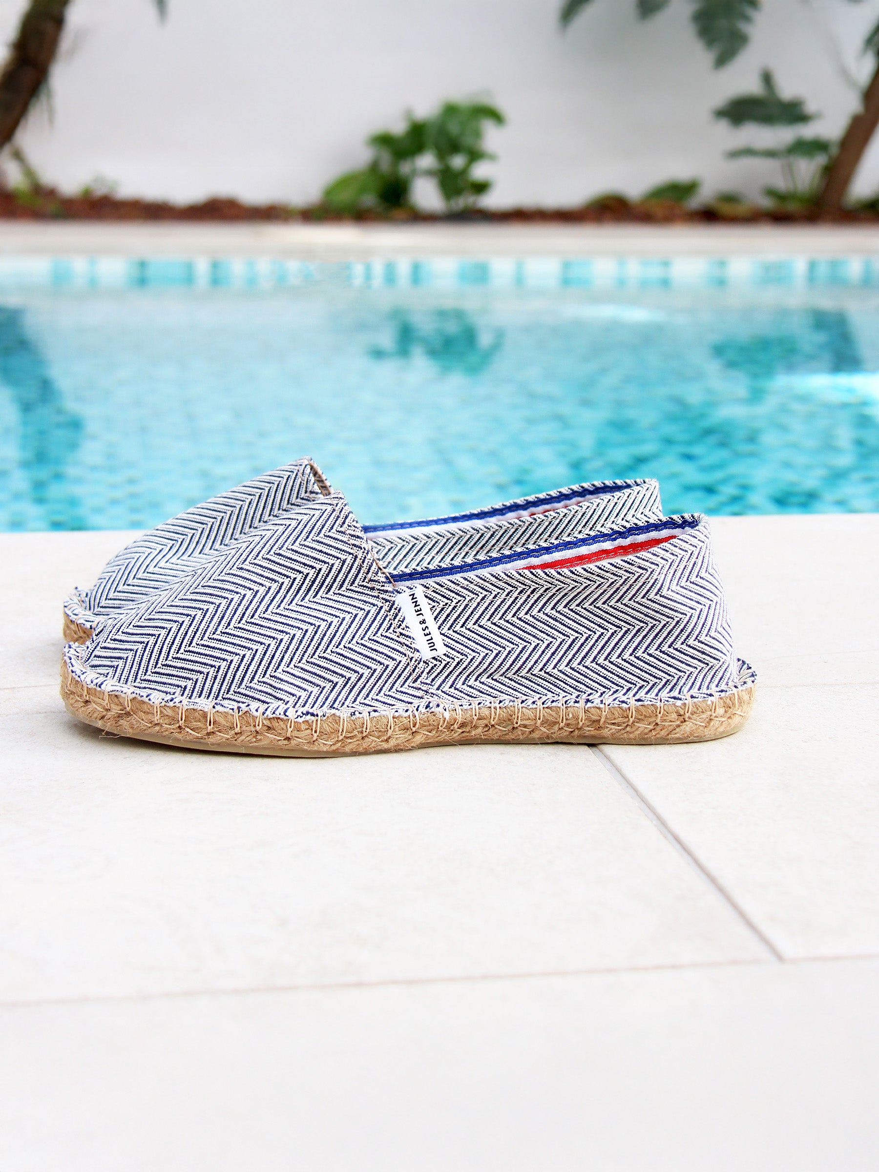 vue posée espadrilles toile coton upcyclé blanc bleu jules & jenn