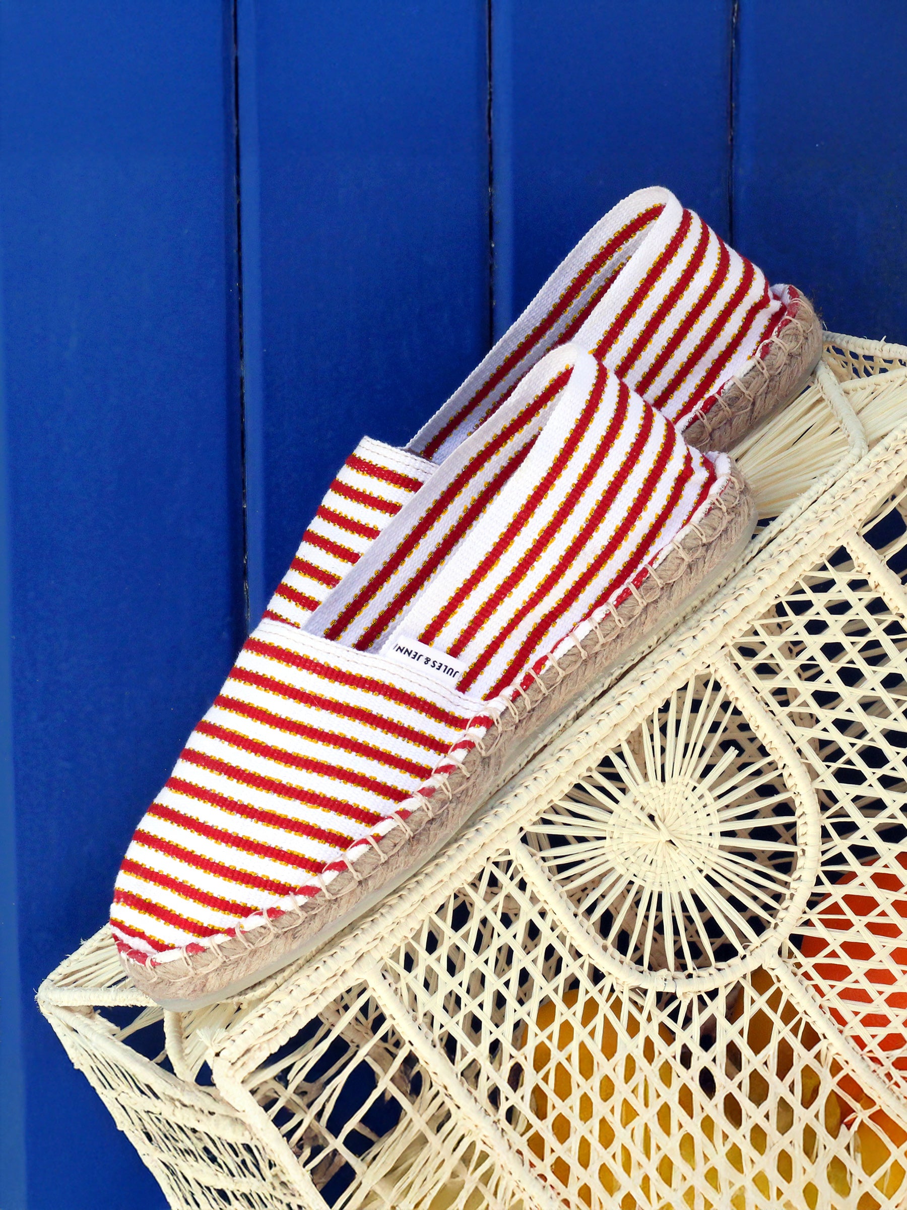 vue posée espadrilles toile coton rouge dore jules jenn