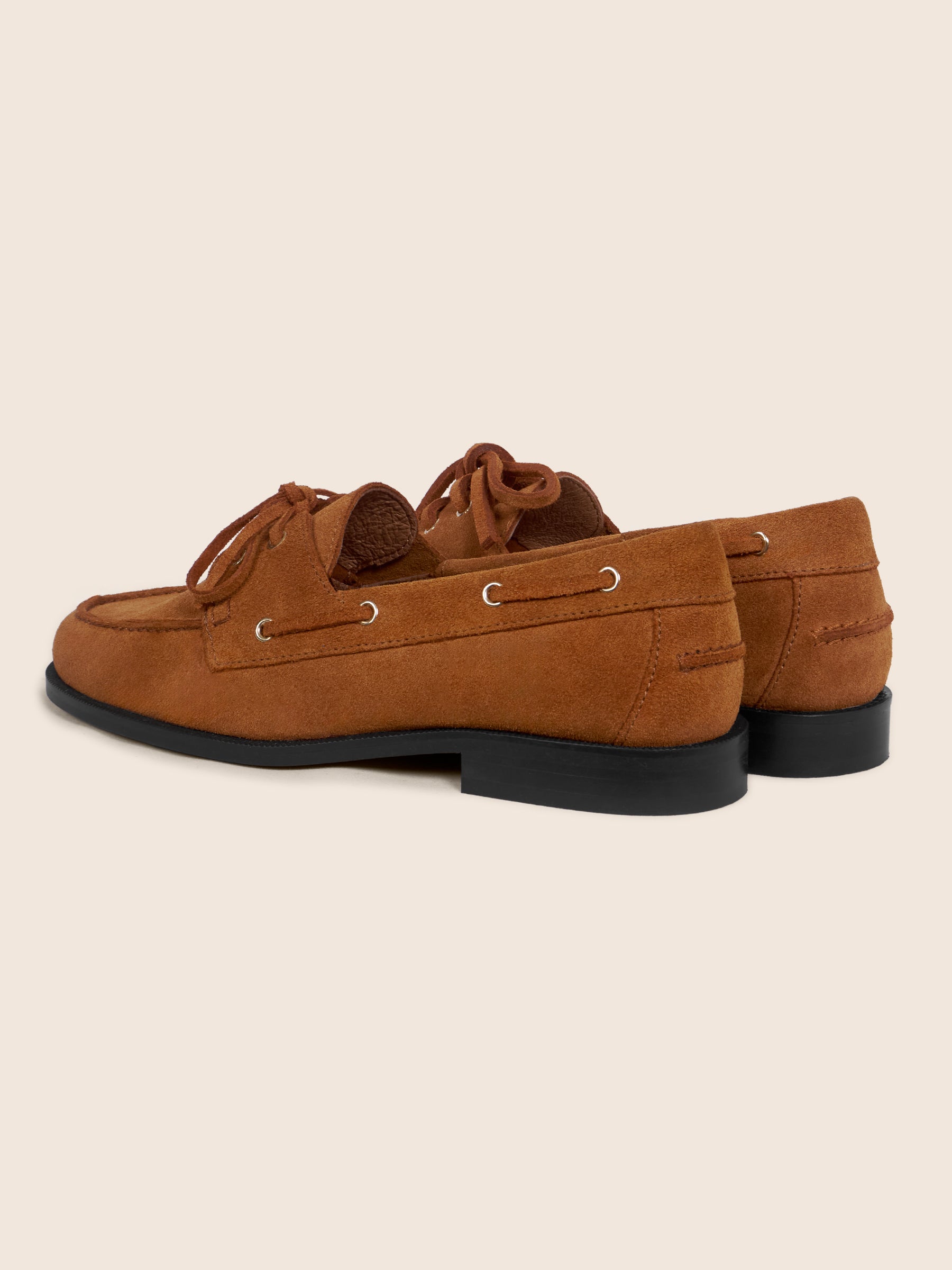 photo vue arrière mocassins bateau cuir daim camel jules & jenn